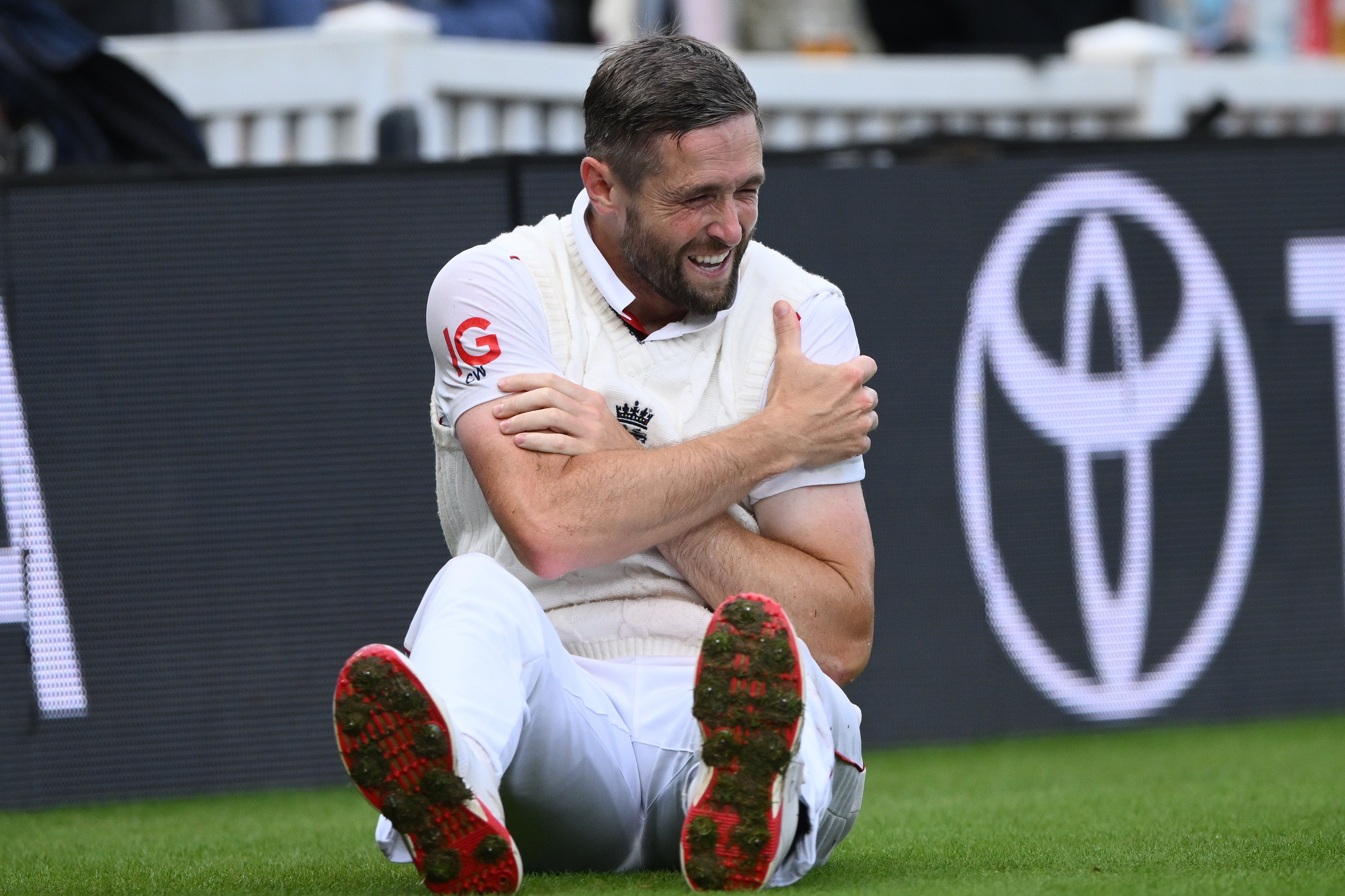 Chris Woakes ublížil mu rameno poté