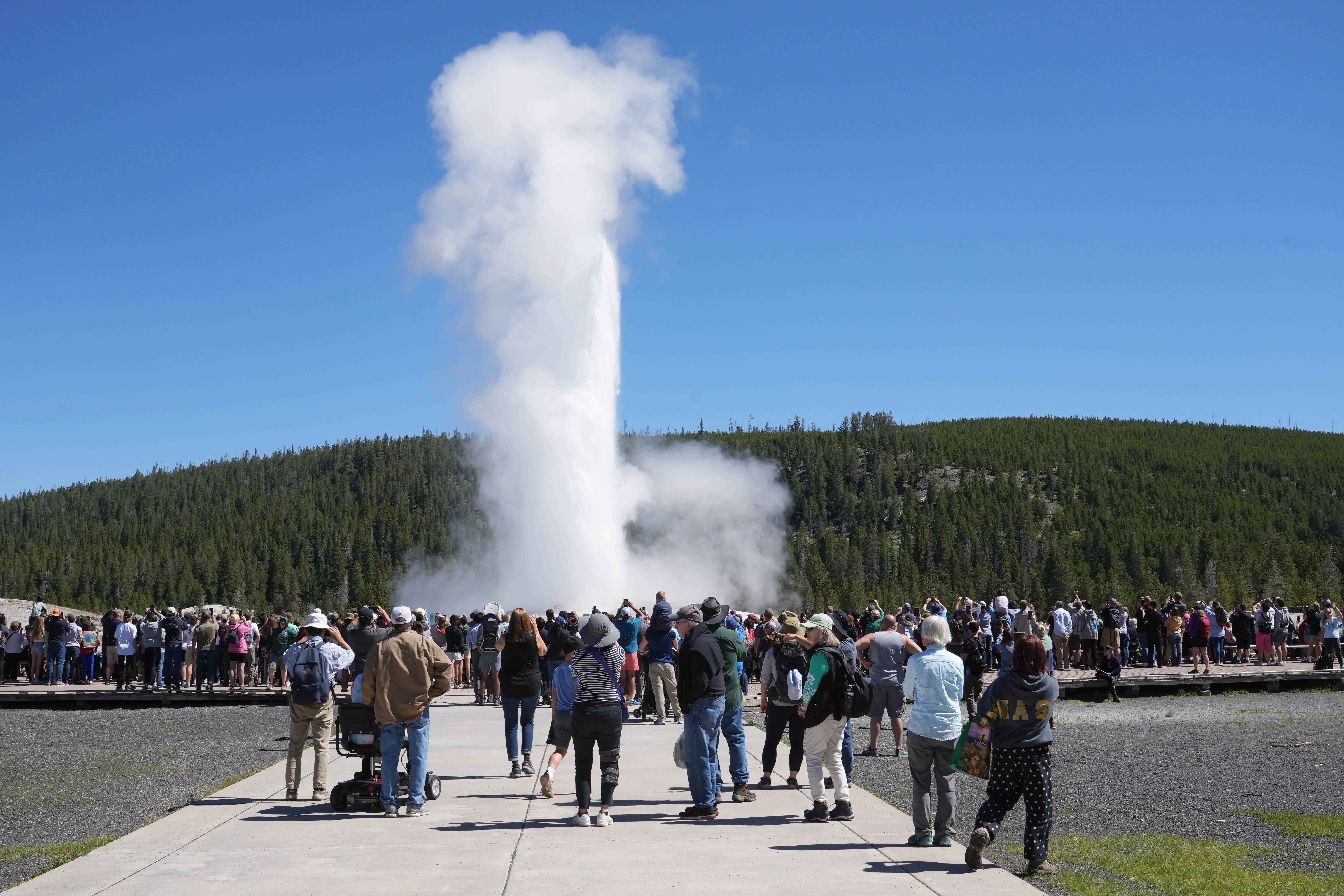 Teen left with ‘significant’ burns from stepping in thermal crust while hiking in Yellowstone