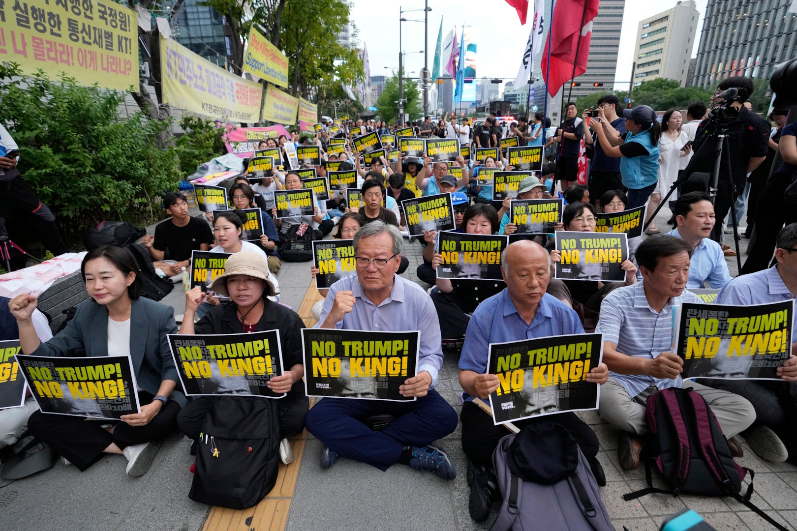 South Korean protesters stage a rally against Donald Trump's tariffs policy near the US embassy in Seoul