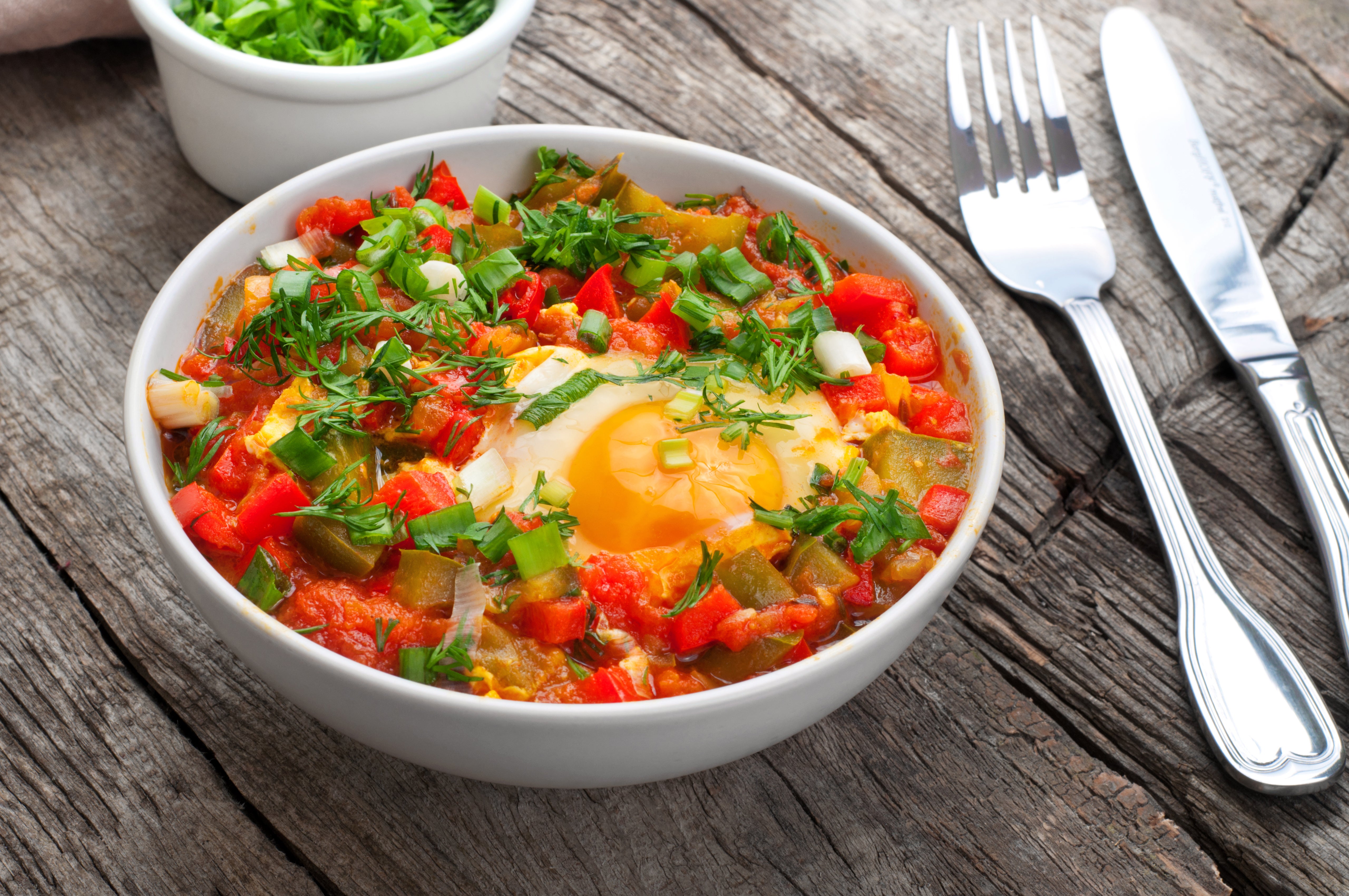 Big brunch energy, no oven required – this solo shakshuka is speedy, satisfying, and ideal when it’s too hot to share your kitchen with anyone