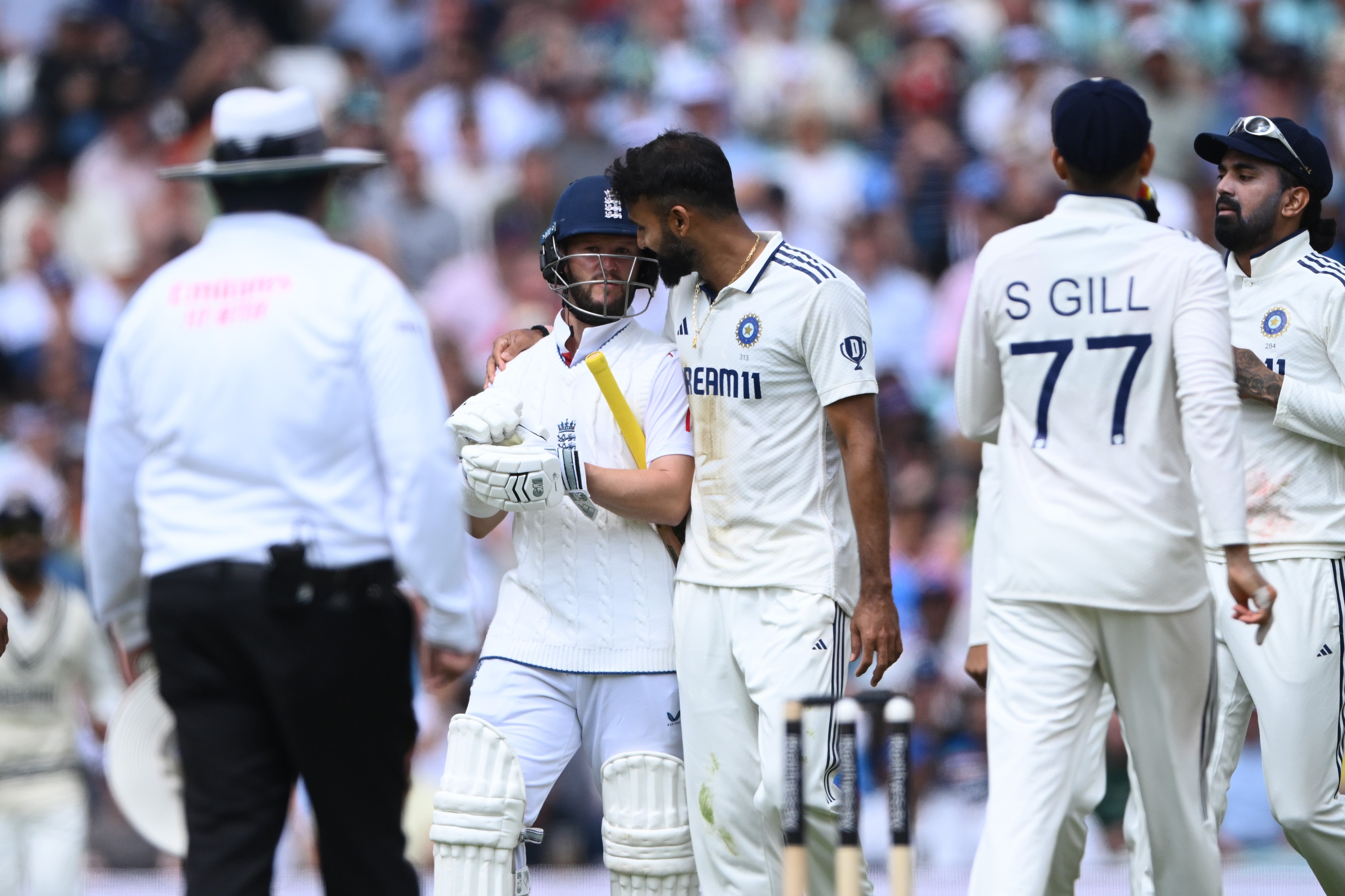 Deep put his arm around Duckett as he left the pitch