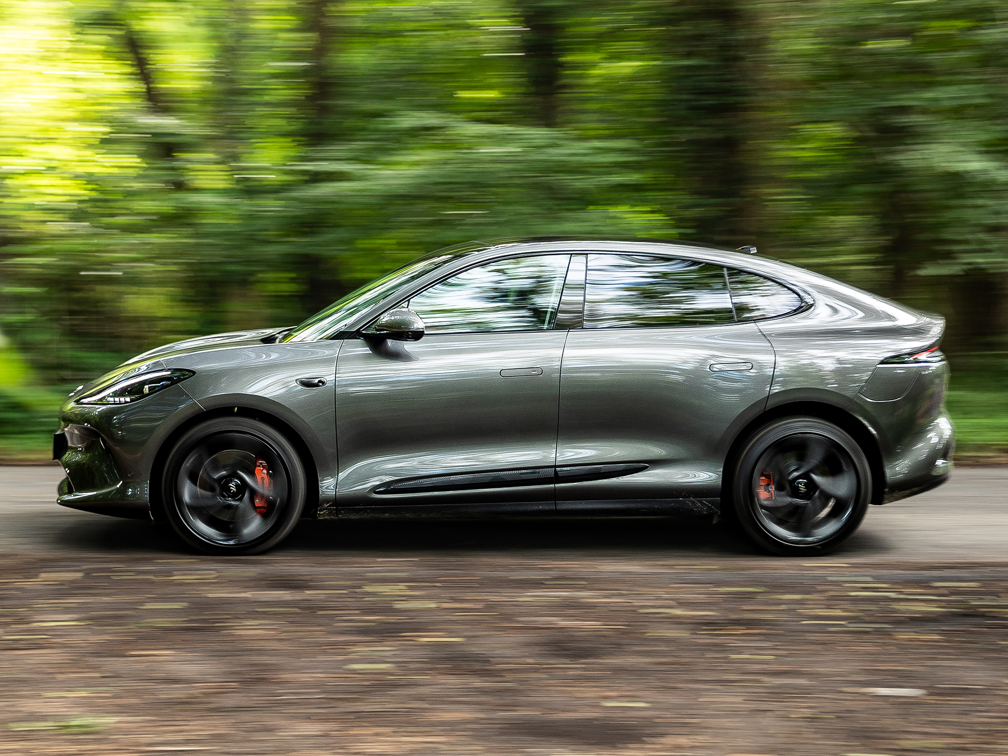 At the top of the IM6 range is the Launch Edition which shares the Performance model’s stats, but gets air suspension