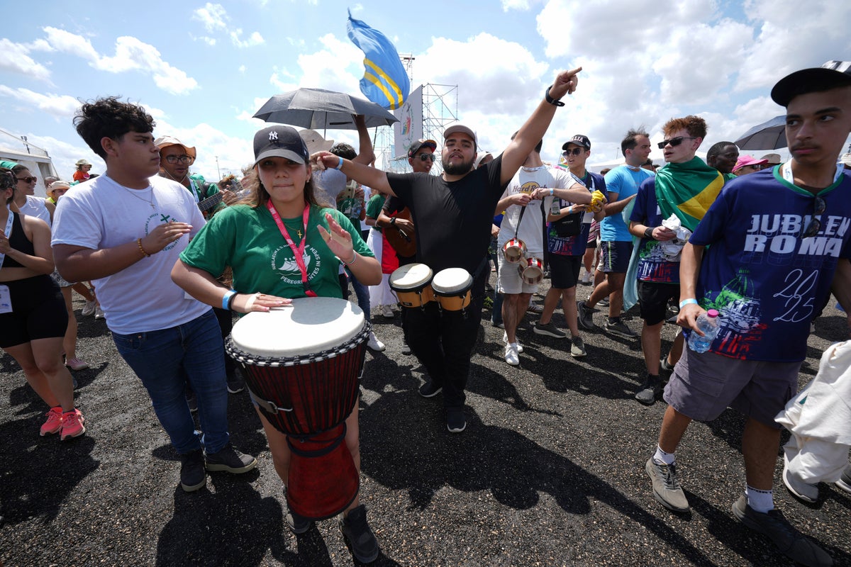 A half-million young Catholics invade Rome, awaiting Pope Leo XIV at Holy Year youth festival