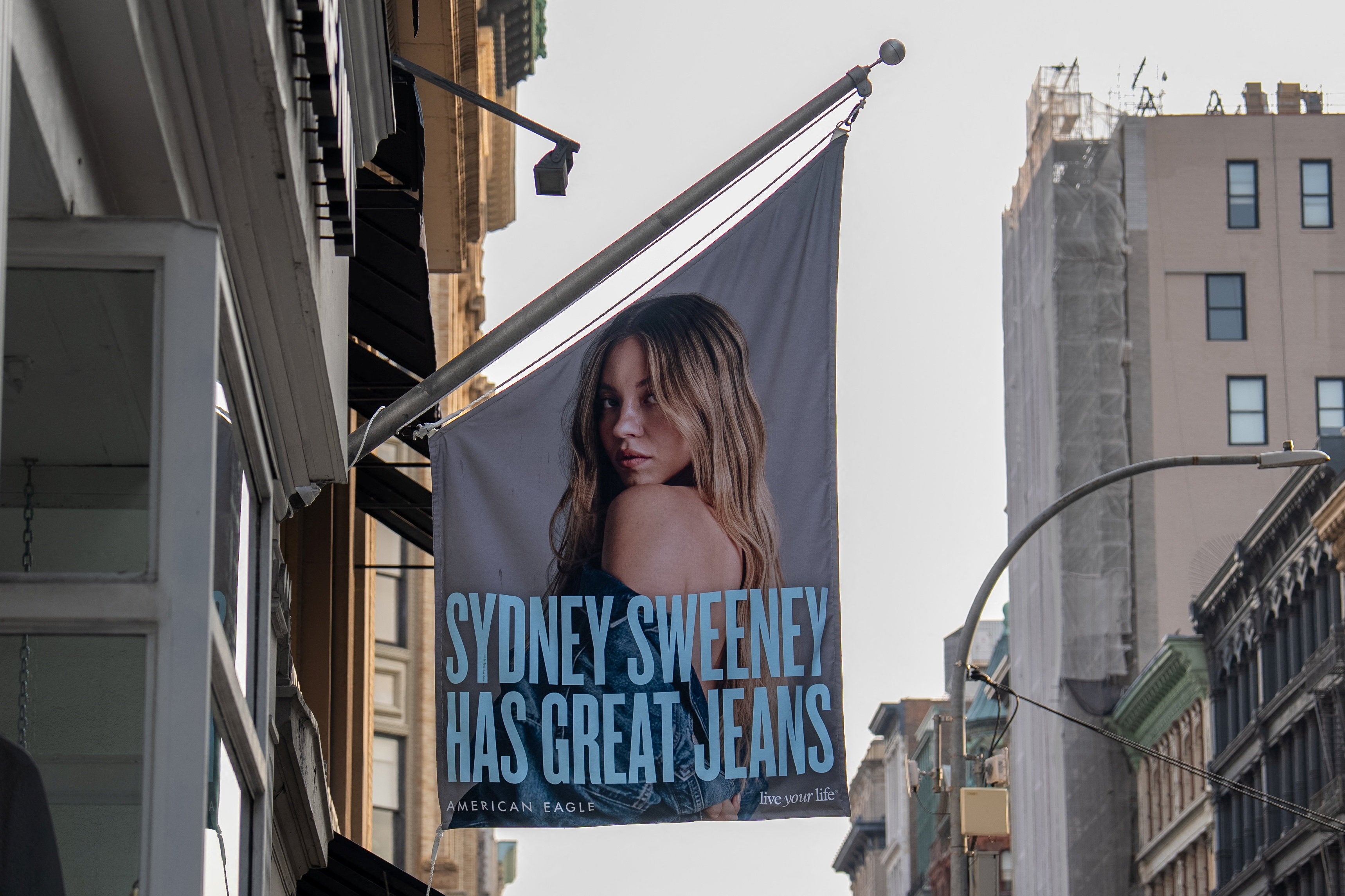 American Eagle CEO Jay Schottenstein noted that the controversial campaign led to an increase in sales, attracting nearly a million new customers between July and September