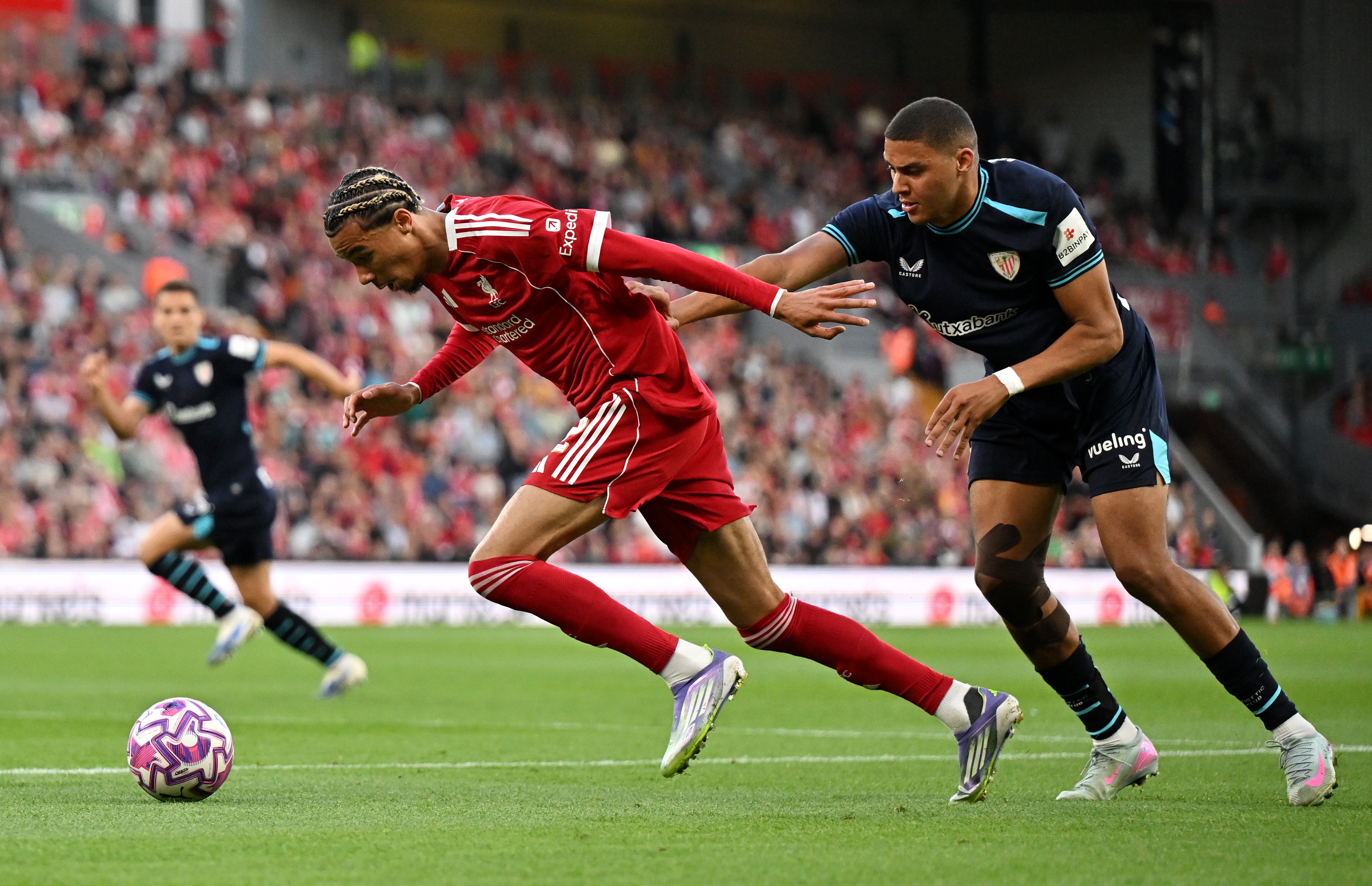 Hugo Ekitike gtes away from his marker