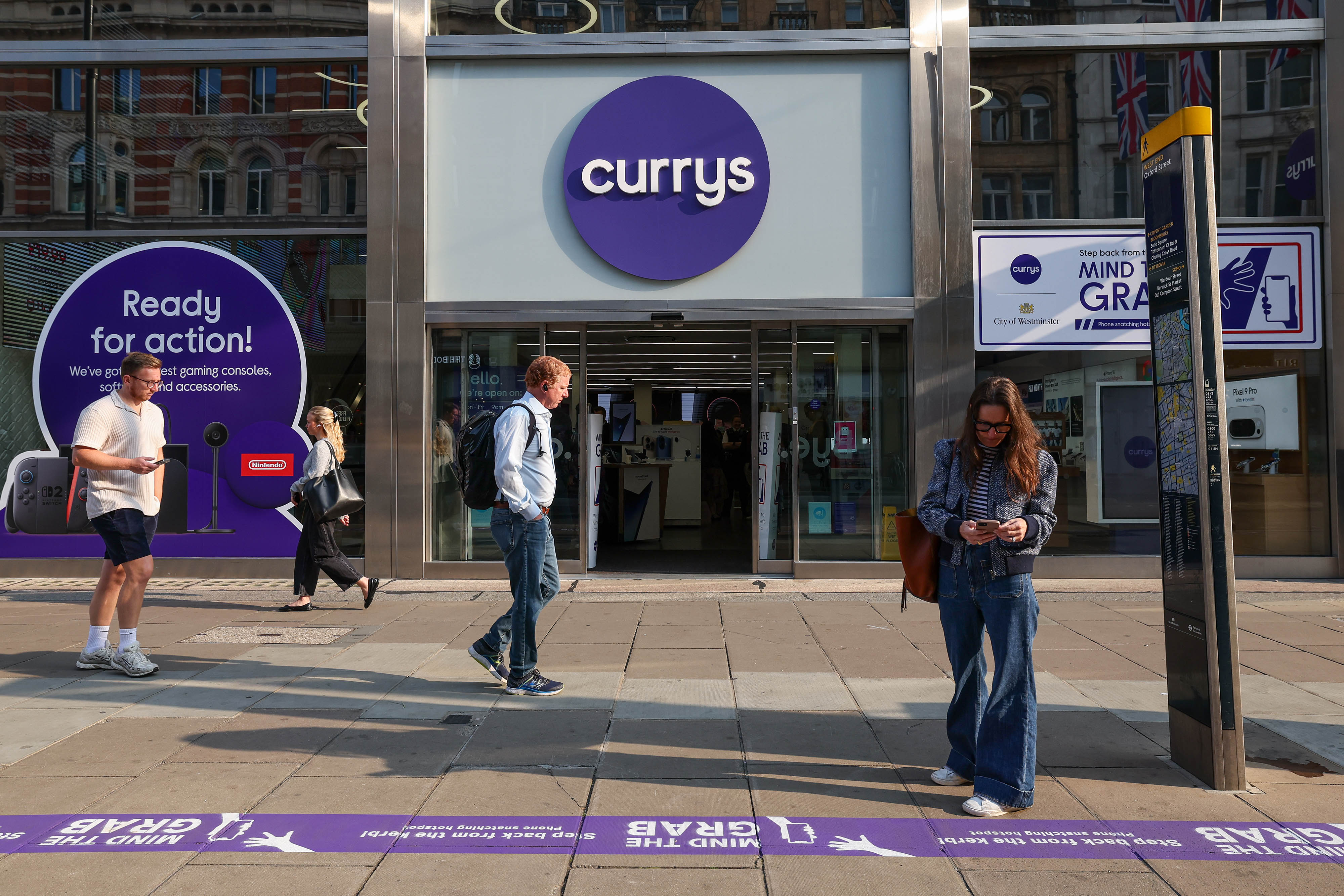 Currys painted purple lines along Oxford Street to remind shoppers to keep away from the kerb and keep their mobile phones hidden