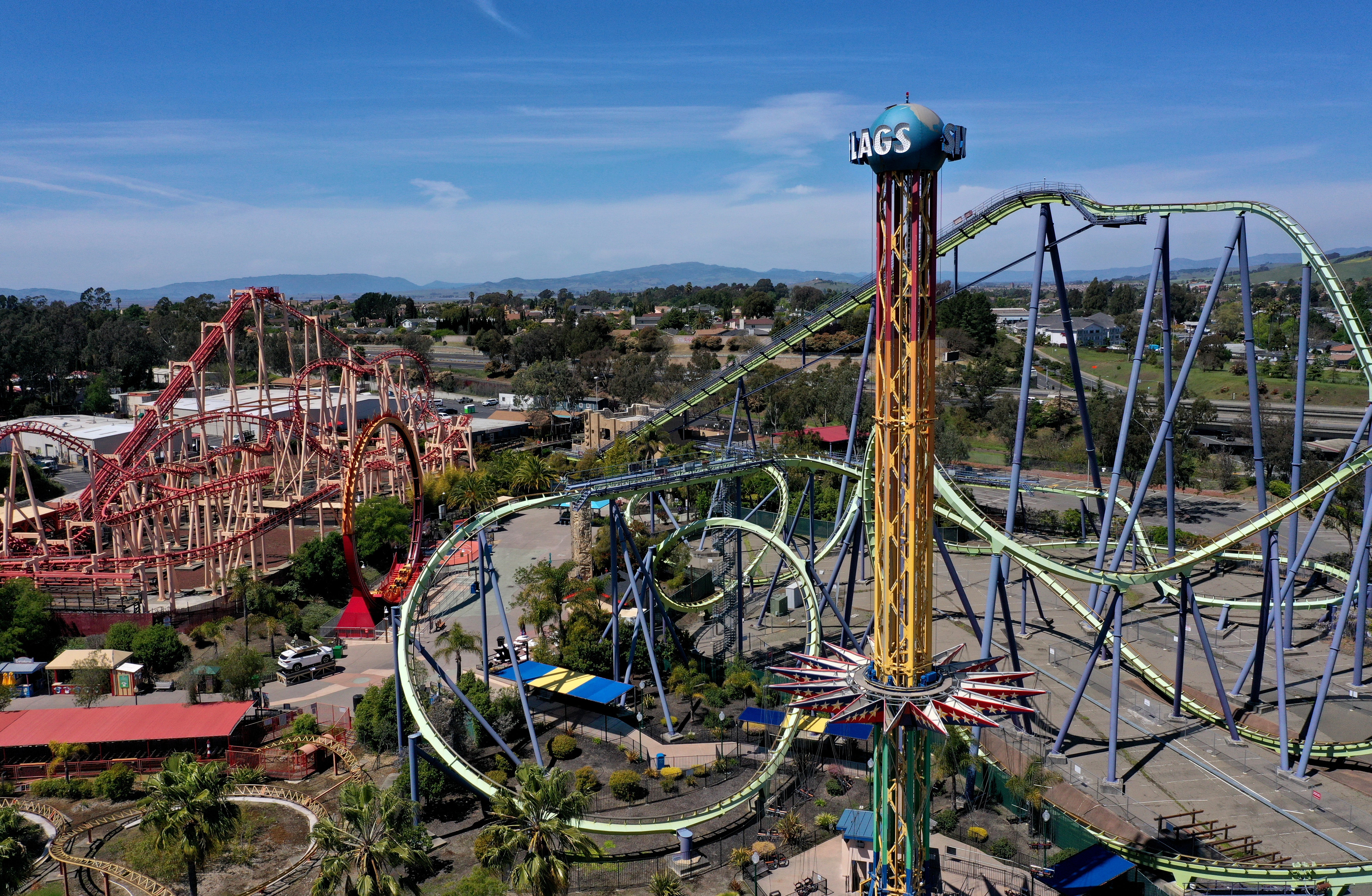 Six Flags investors have launched an investigation into fraud at the theme park after a slow summer and $100 million in losses.