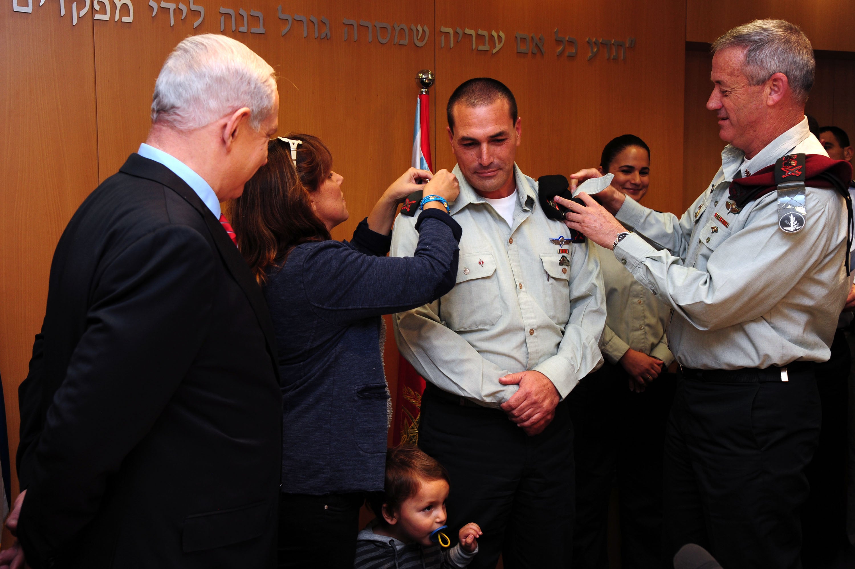 Prime minister Benjamin Netanyahu, left, and current IDF chief of staff Eyal Zamir, centre