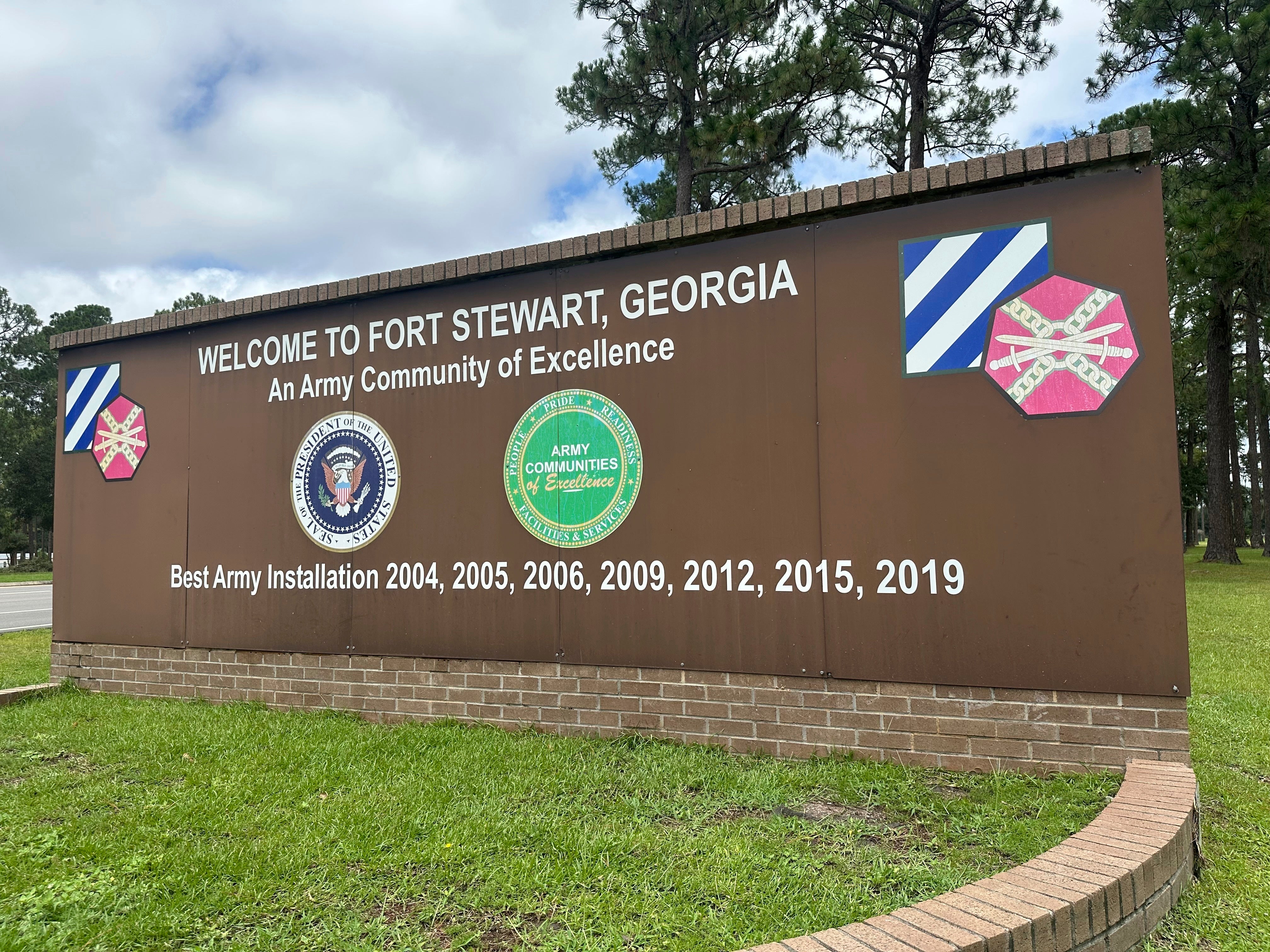 Fort Stewart, özellikle 3. Piyade Bölümü üyeleri olmak üzere aktif ve ayrılmış birimlere sahiptir ve ev sahipliği yapar.