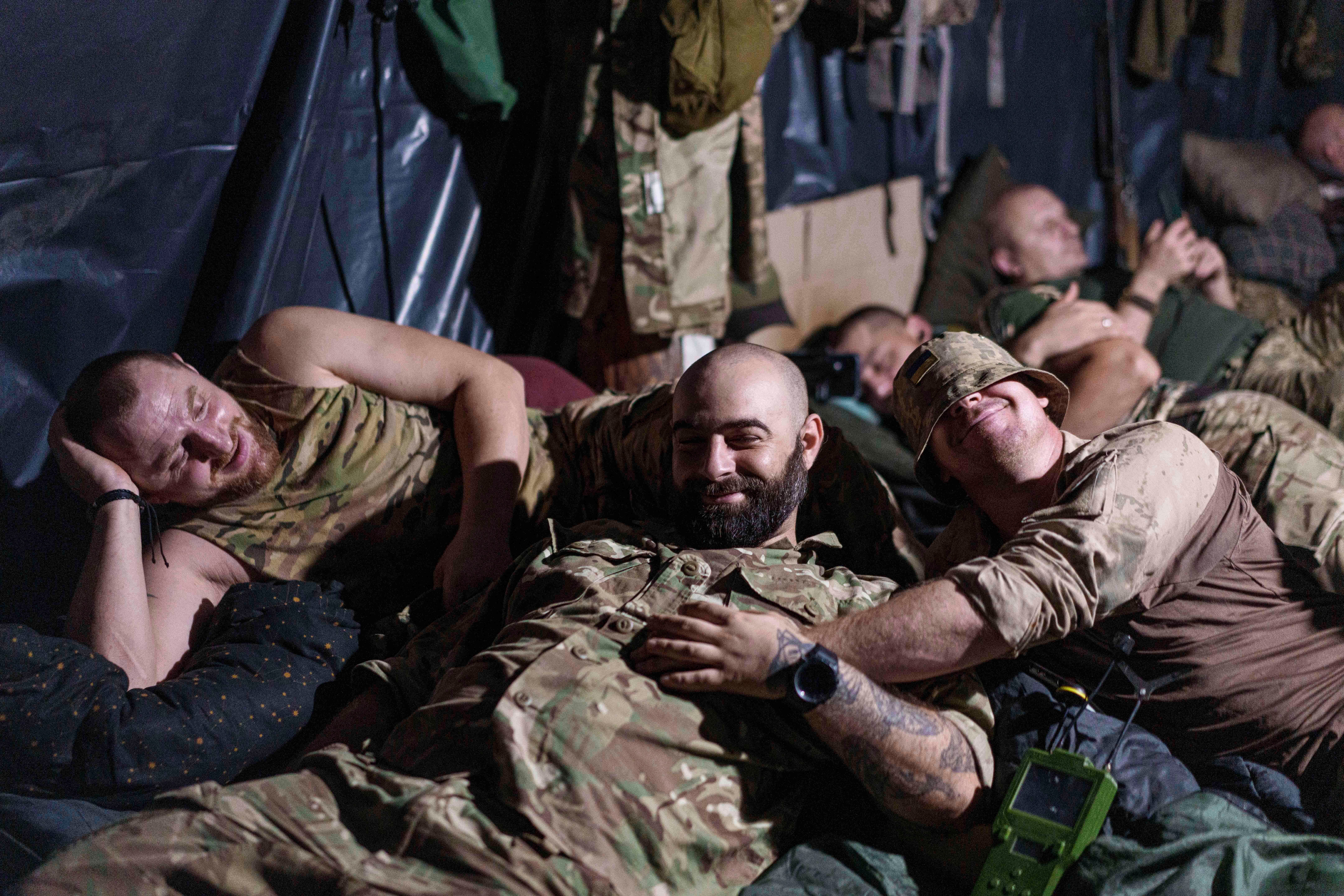 Ukrainian servicemen of the 148th artillery brigade rest in a dugout at the frontline in Zaporizhzhia region, Ukraine, on Thursday, Aug. 7, 2025. (AP Photo/Evgeniy Maloletka)