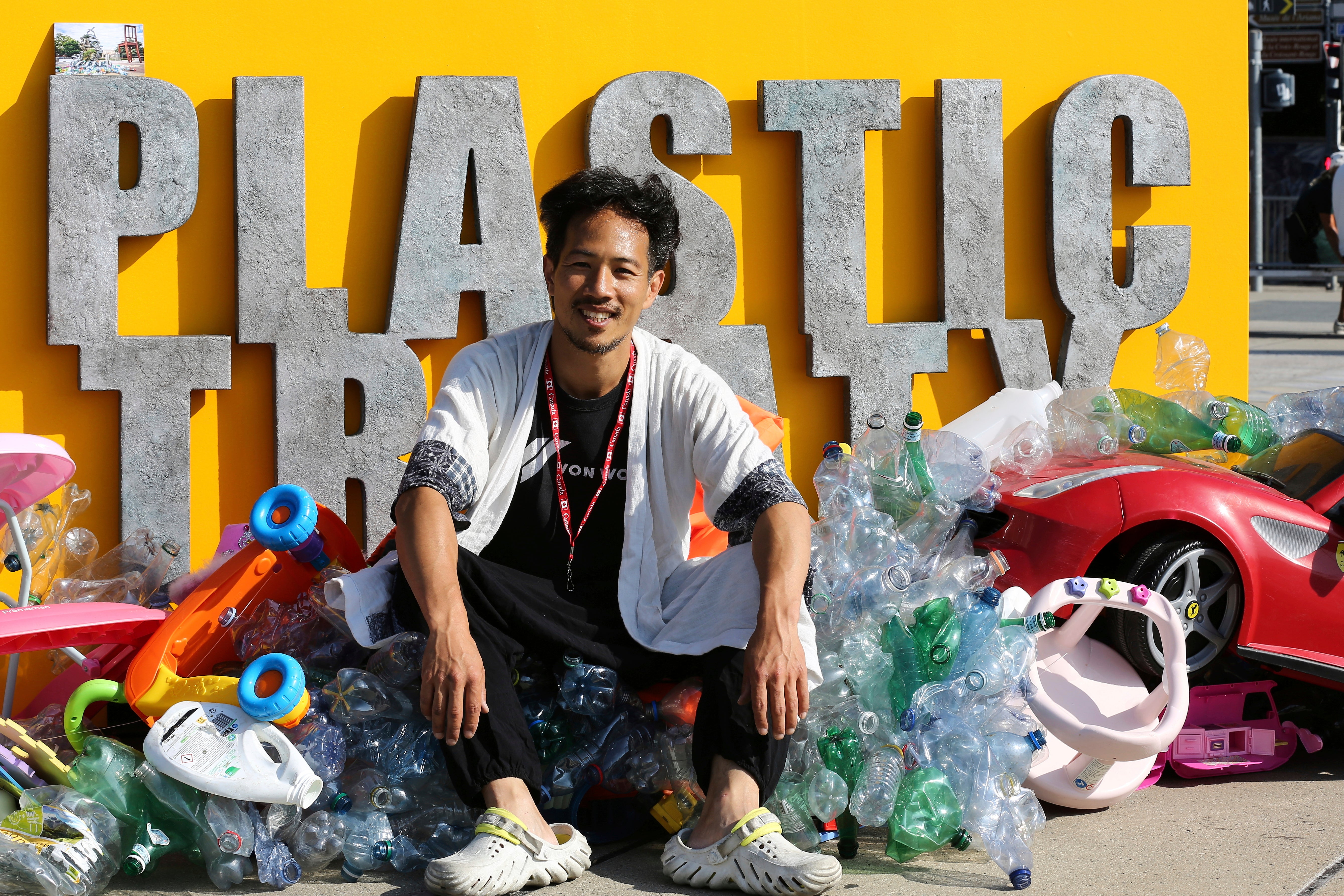 Canadian visual artist, Ben von Wong, created a powerful statement on the problem of plastic pollution outisde the Switzerland Plastic Pollution Treaty