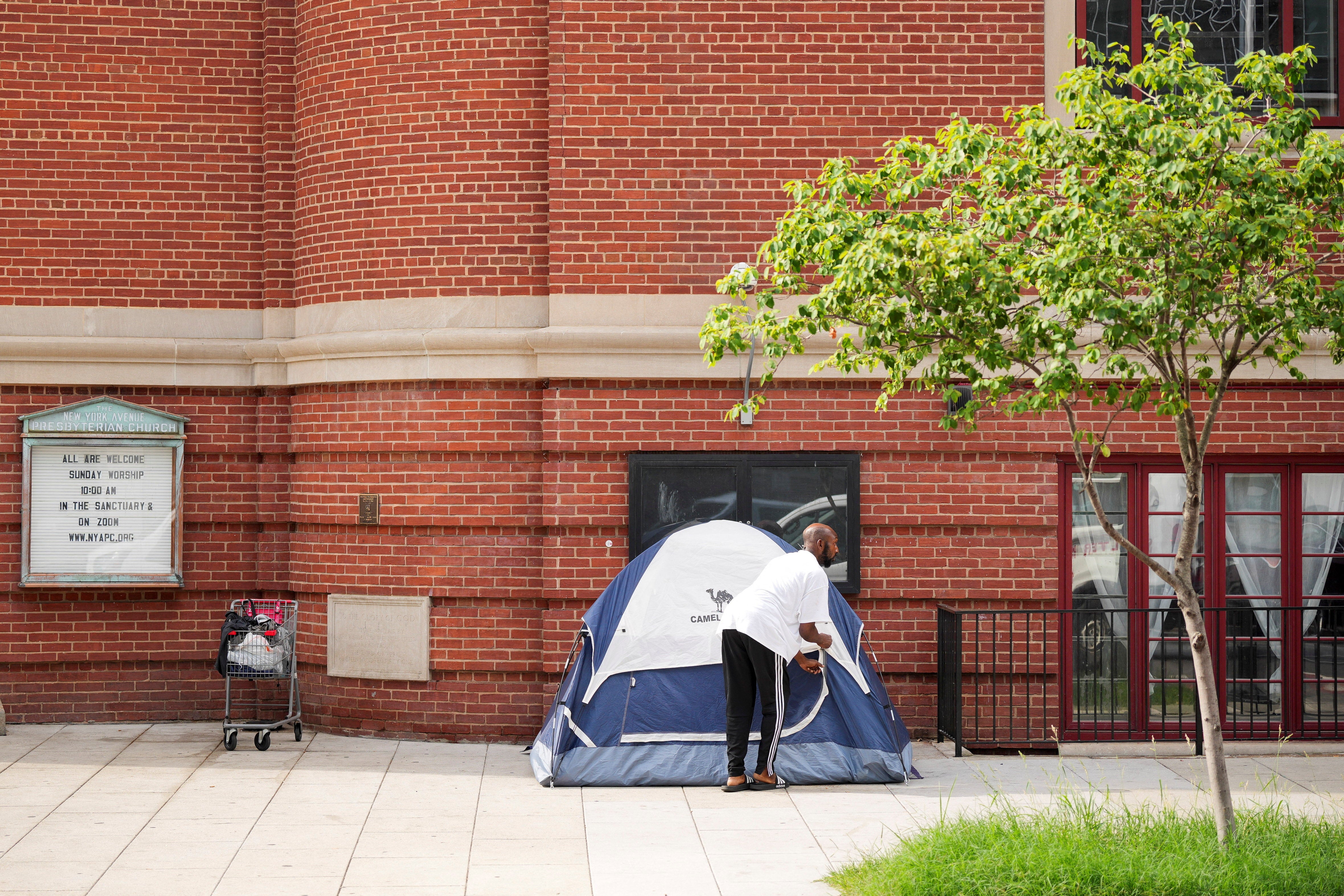 With Trump’s federal takeover of Washington, D.C.’s police, people sleeping on the streets are given the ‘option’ to enter shelters and treatment facilities or face arrest.
