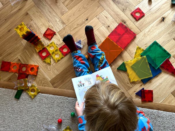 Connetix rainbow ball run