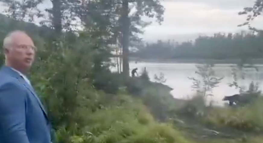 Putin’s envoy Dmitriev meets a bear in Alaska before US-Russia summit