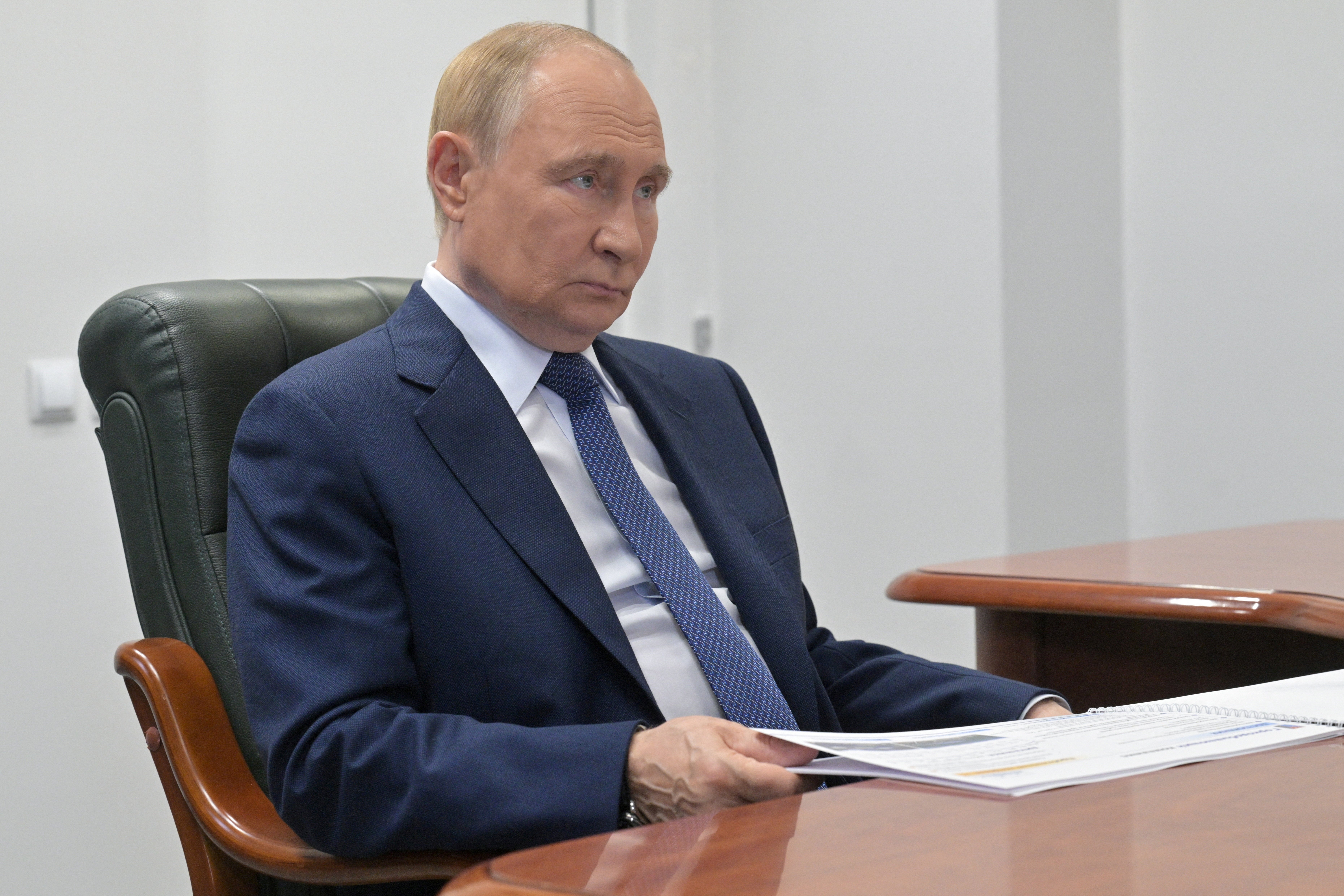 Russian media were served ‘chicken Kyiv cutlets’ on the state-chartered flight to Alaska, according to RT. ‘Perhaps this is a good sign for the upcoming negotiations,’ one RT journalist quipped.