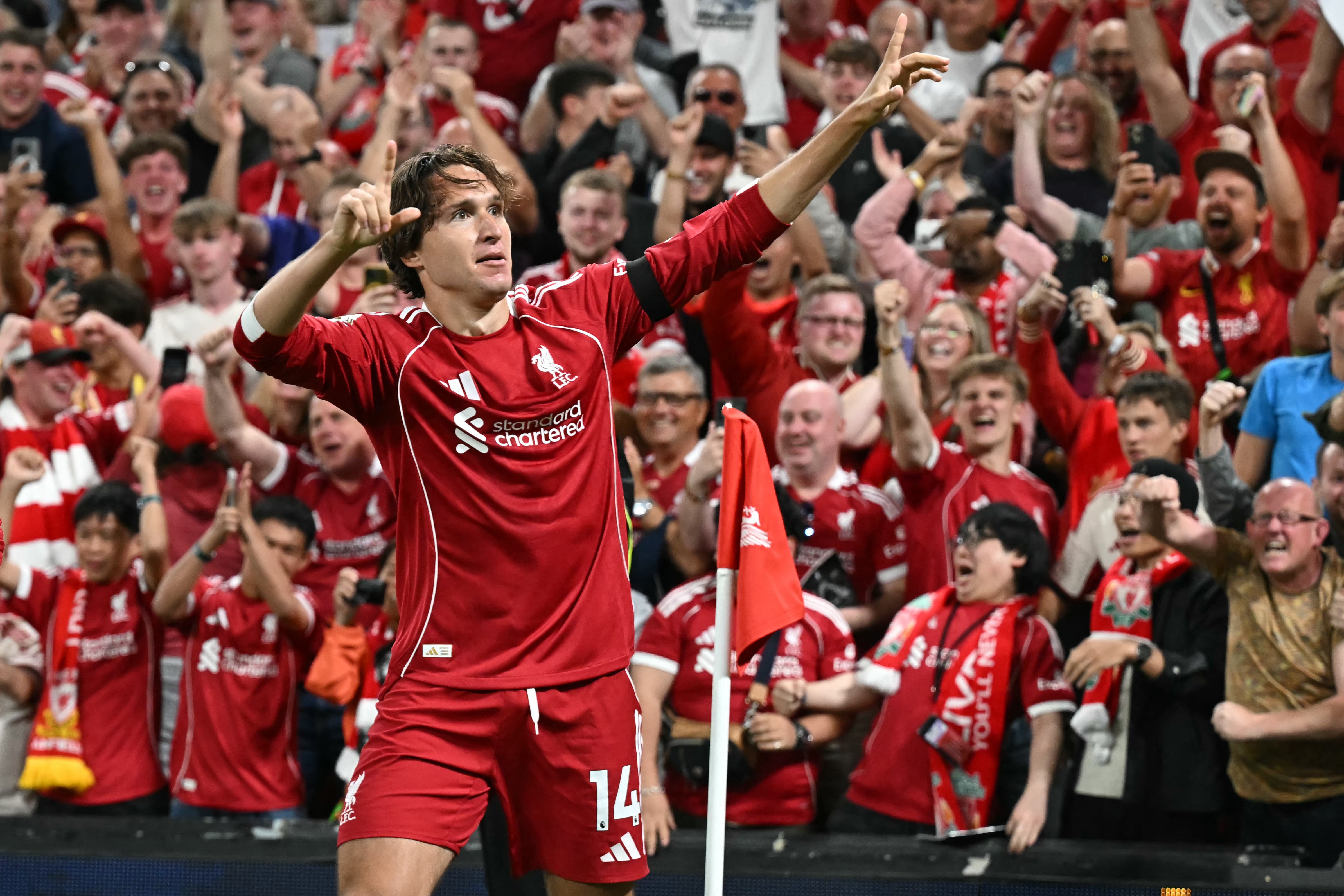 Federico Chiesa pozdraví fanoušky Liverpoolu po bodování