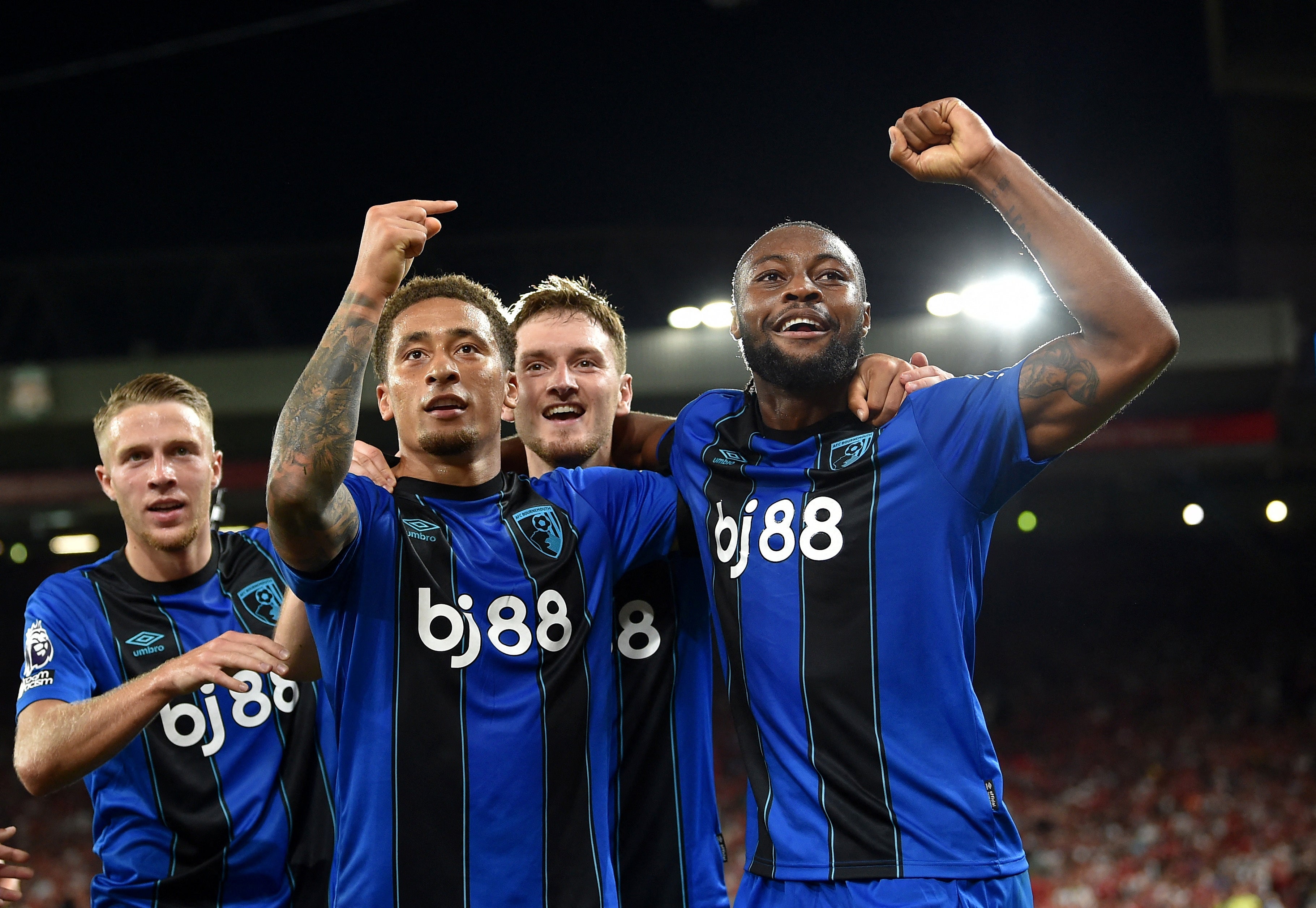 Marcus Tavernier s Antoine Semenyo po druhém druhém cíli