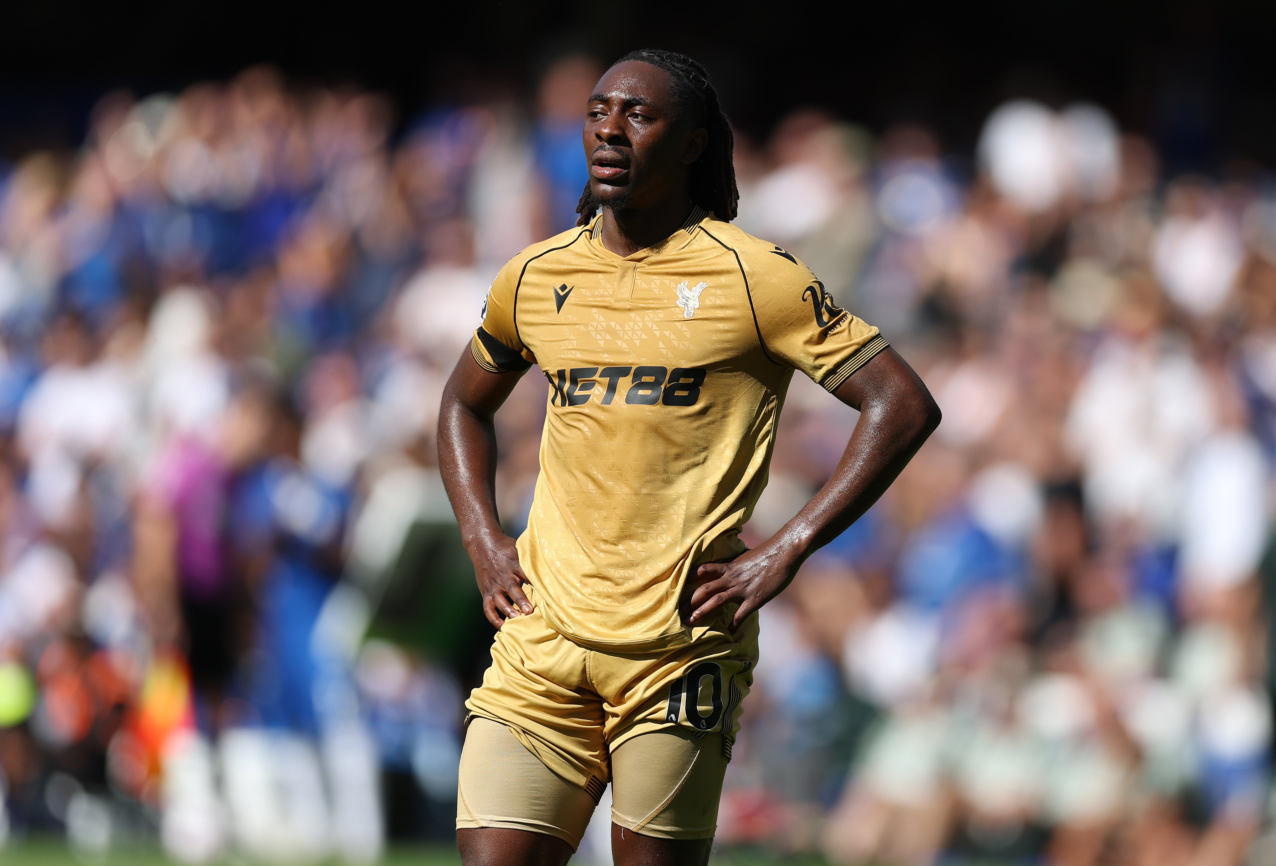 Eberechi Eze of Crystal Palace in action against Chelsea