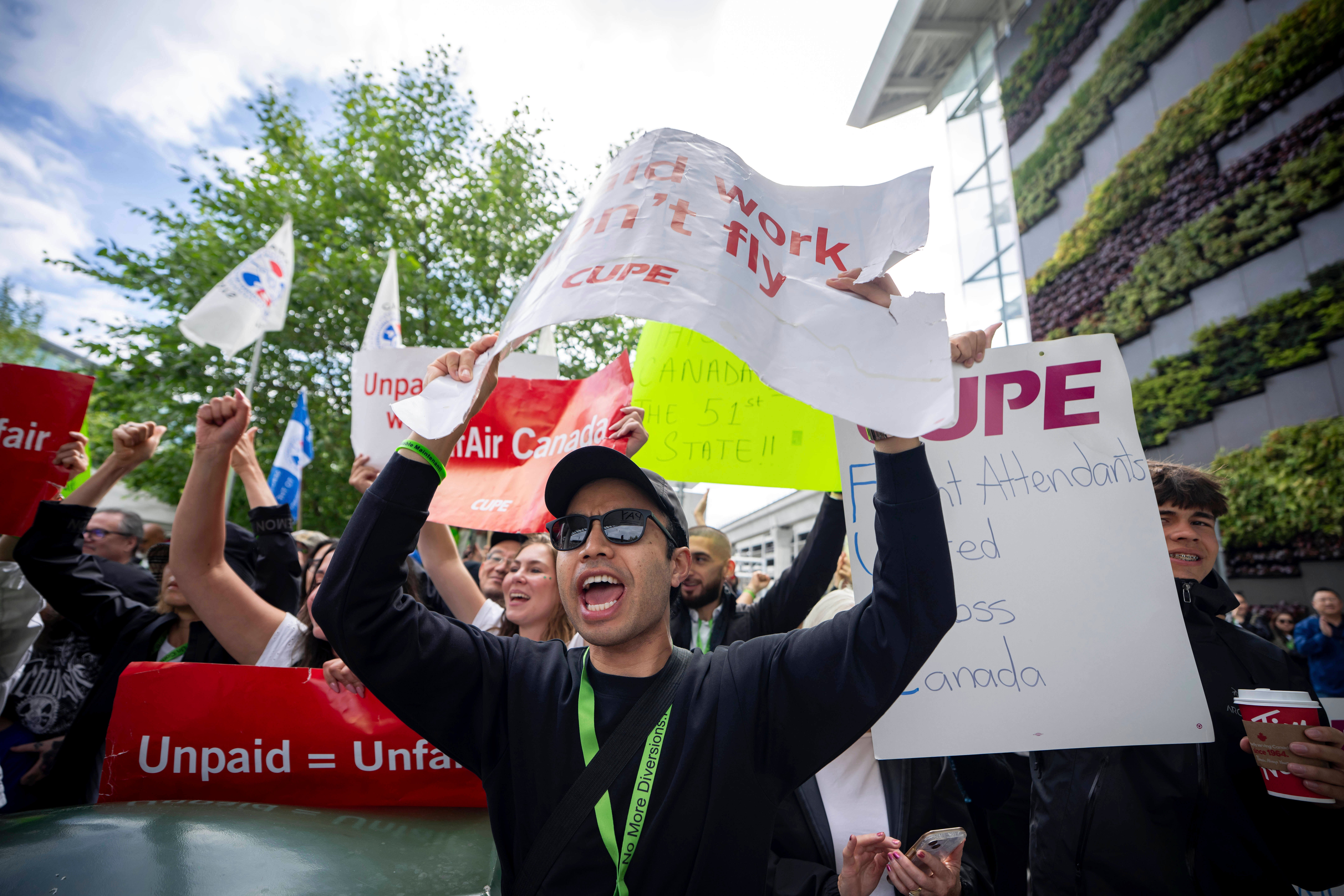 Flight attendants cheer as they hear that Air Canada has suspended plans to restart operations
