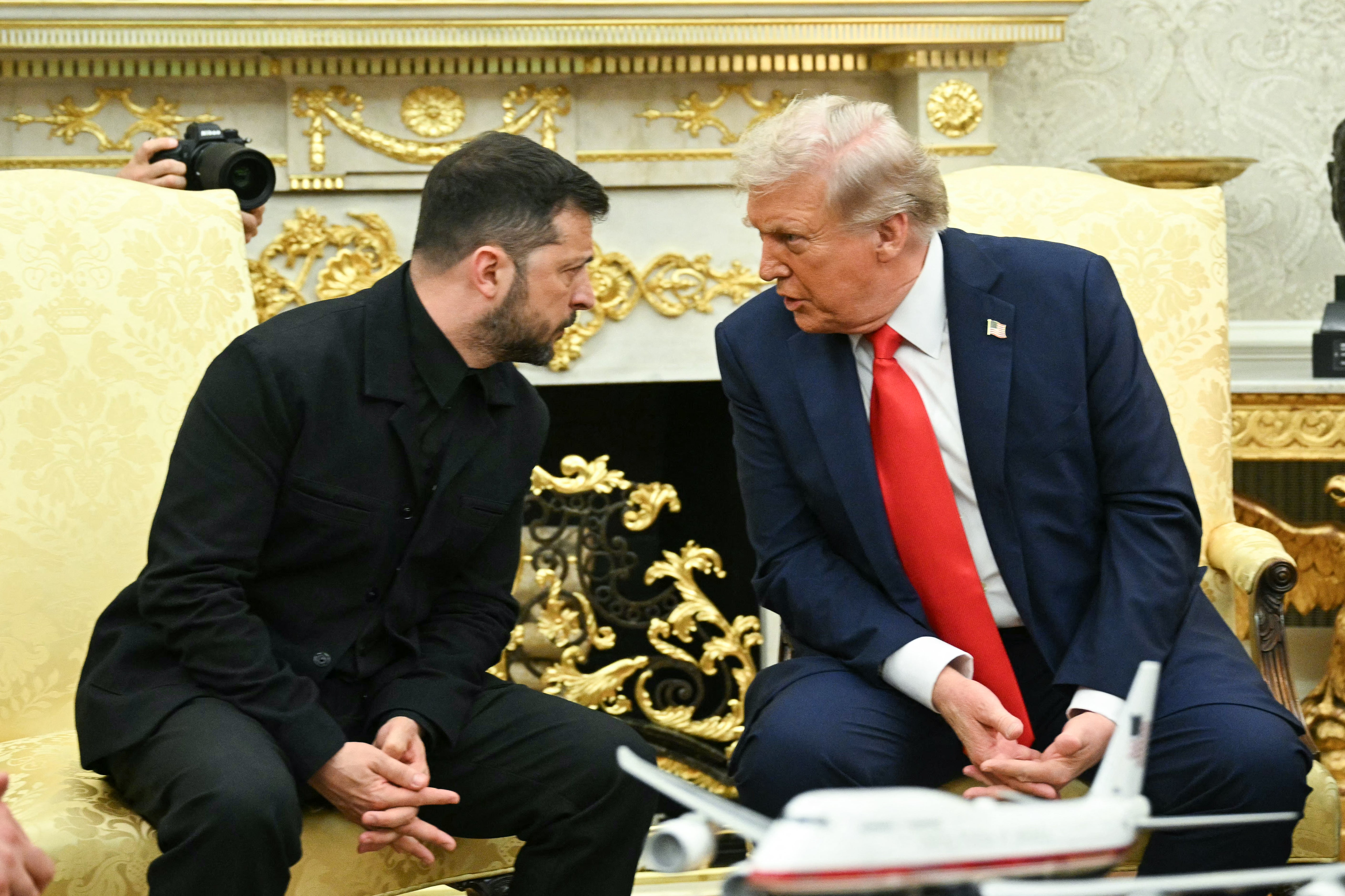 Zelensky gifts Trump letter from his wife to give to Melania