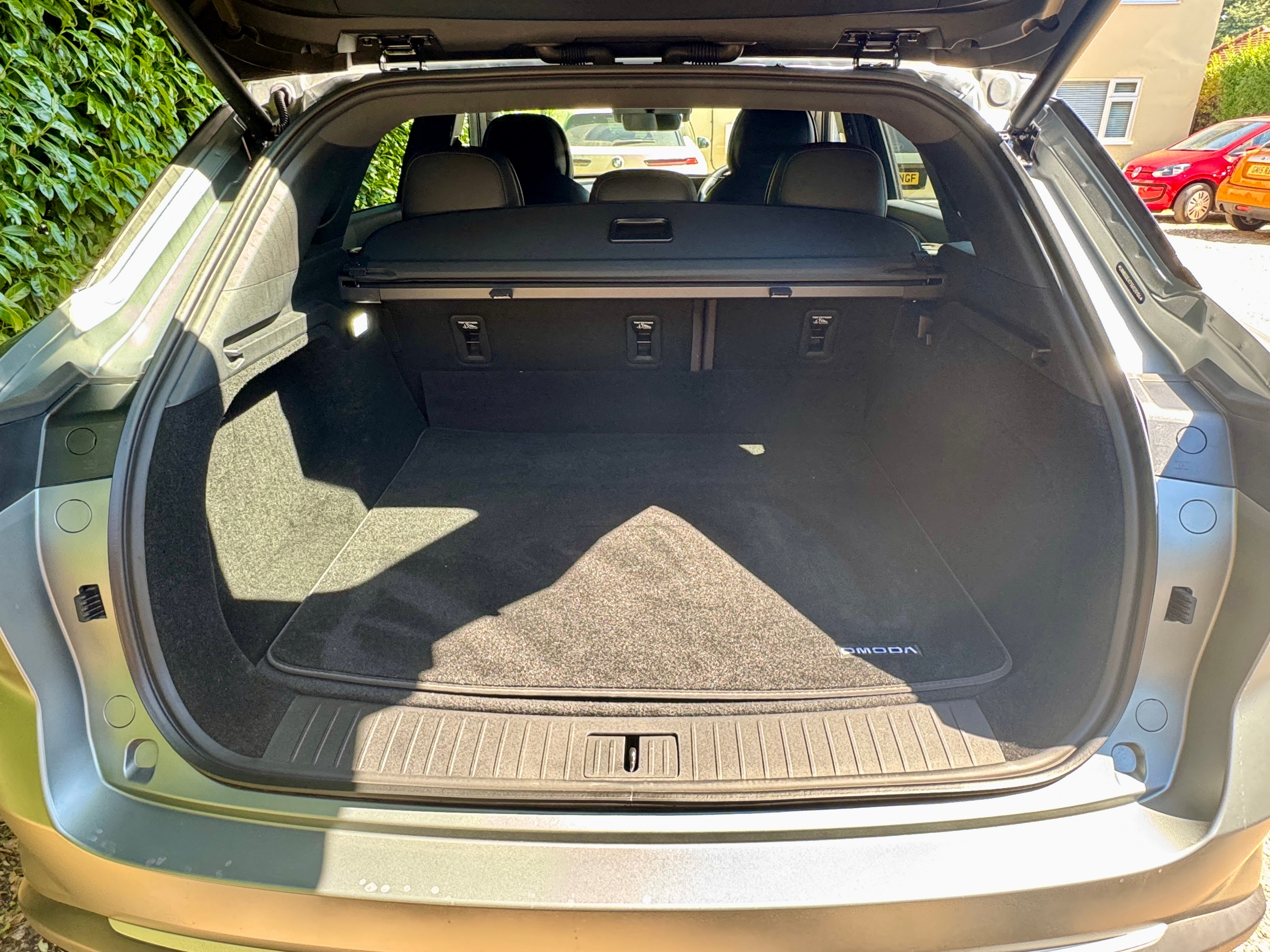 The Omoda 9's boot is 660 litres large and an easy shape to make use of