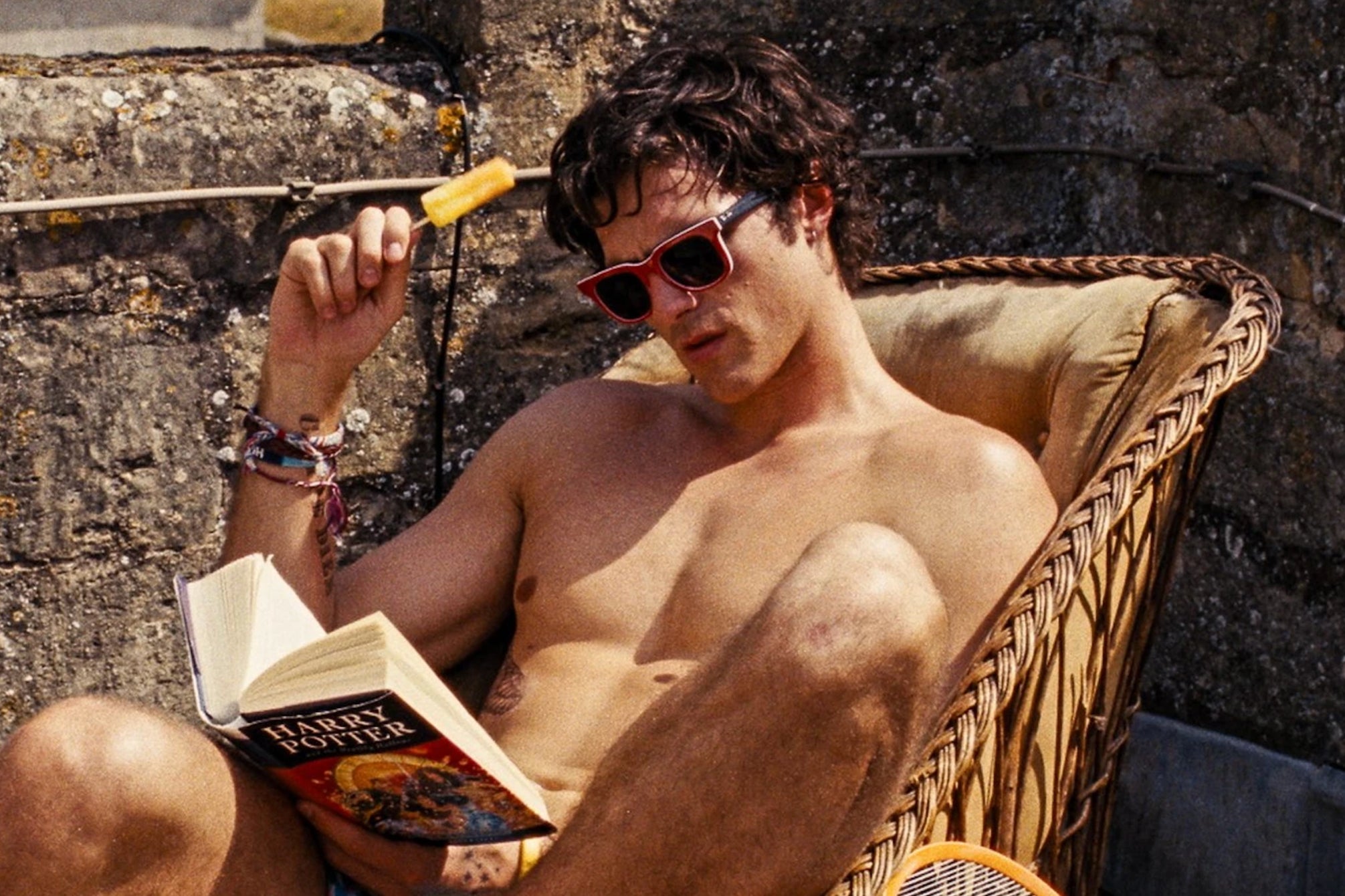 Jacob Elordi reading Harry Potter in Emerald Fennell’s ‘Saltburn’