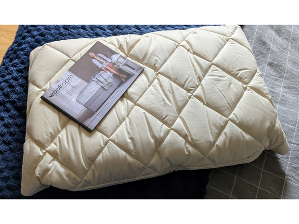 indybest best pillows review Woolroom deluxe washable wool pillow