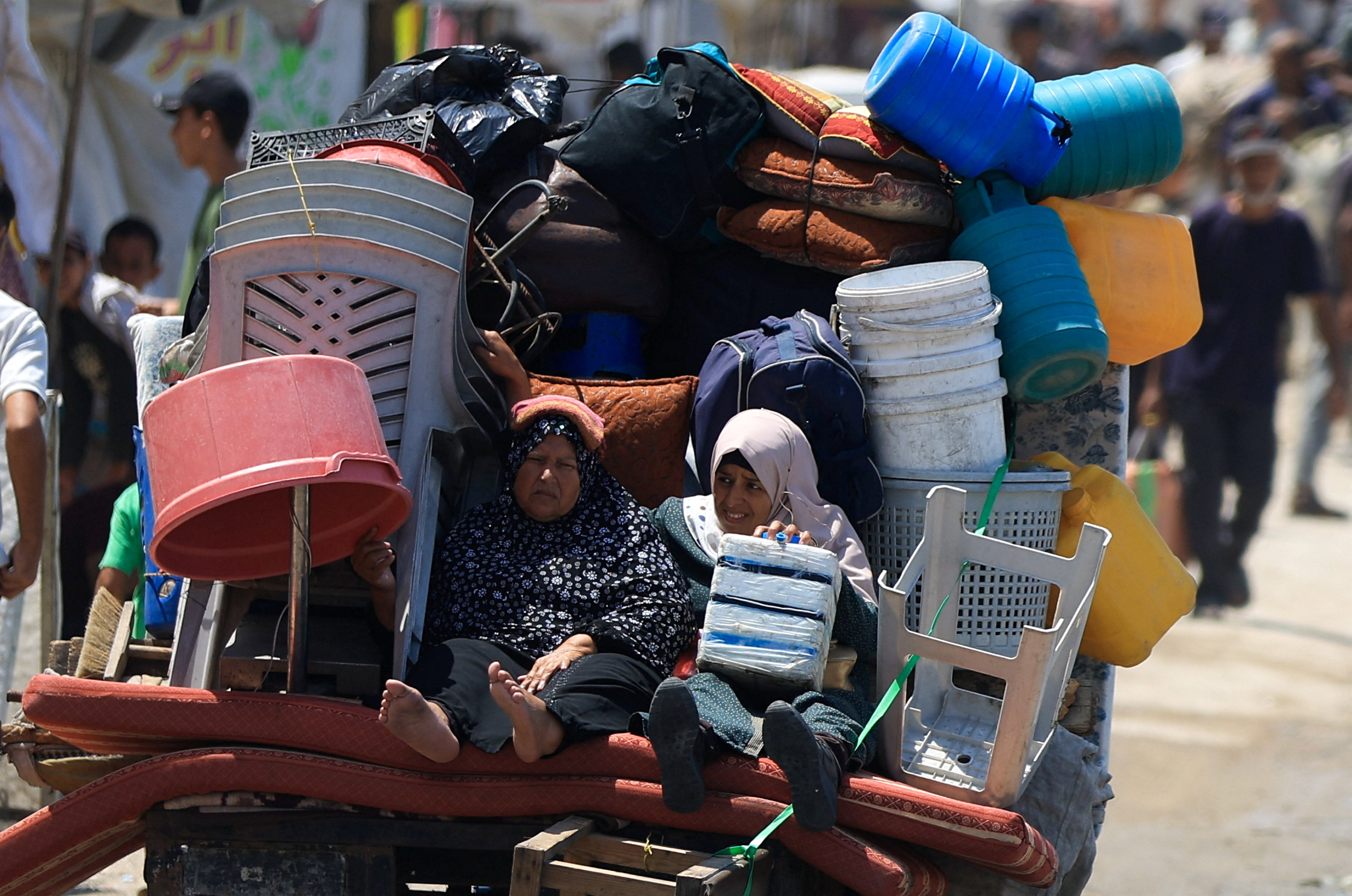 Thousands of Palestinians are fleeing their homes in Gaza City