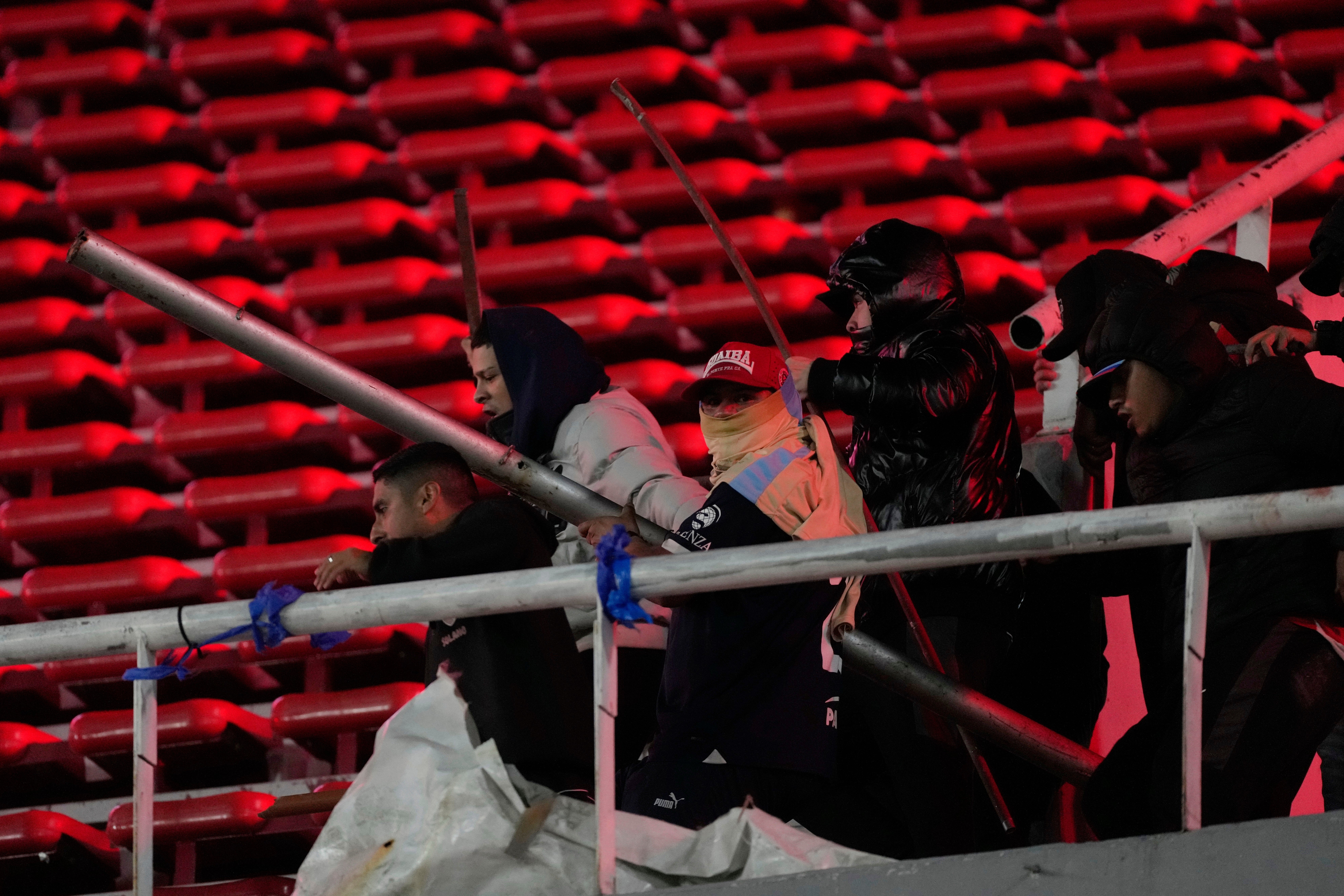 Independiente fans wielded metal bars during the clashes