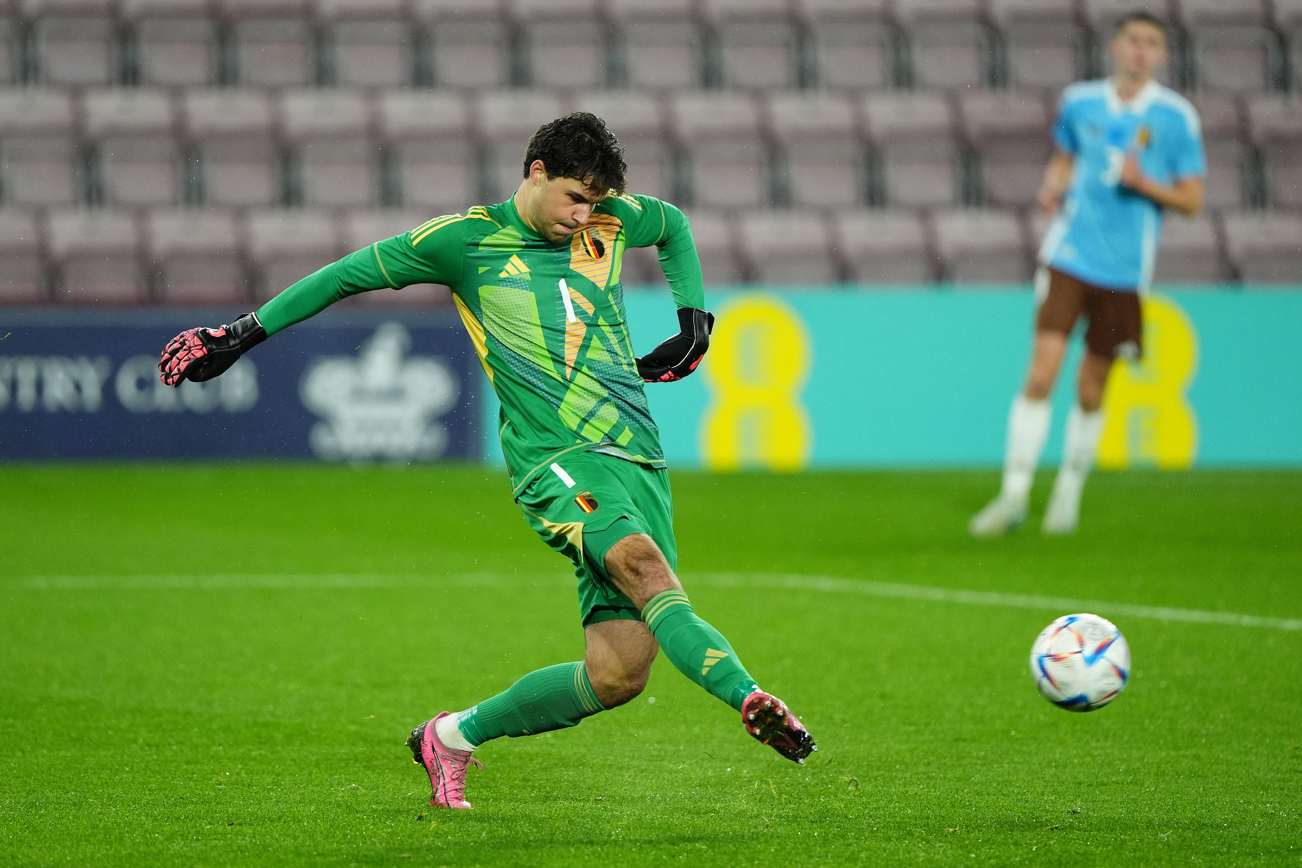 Senne Lammens is set to join Manchester United