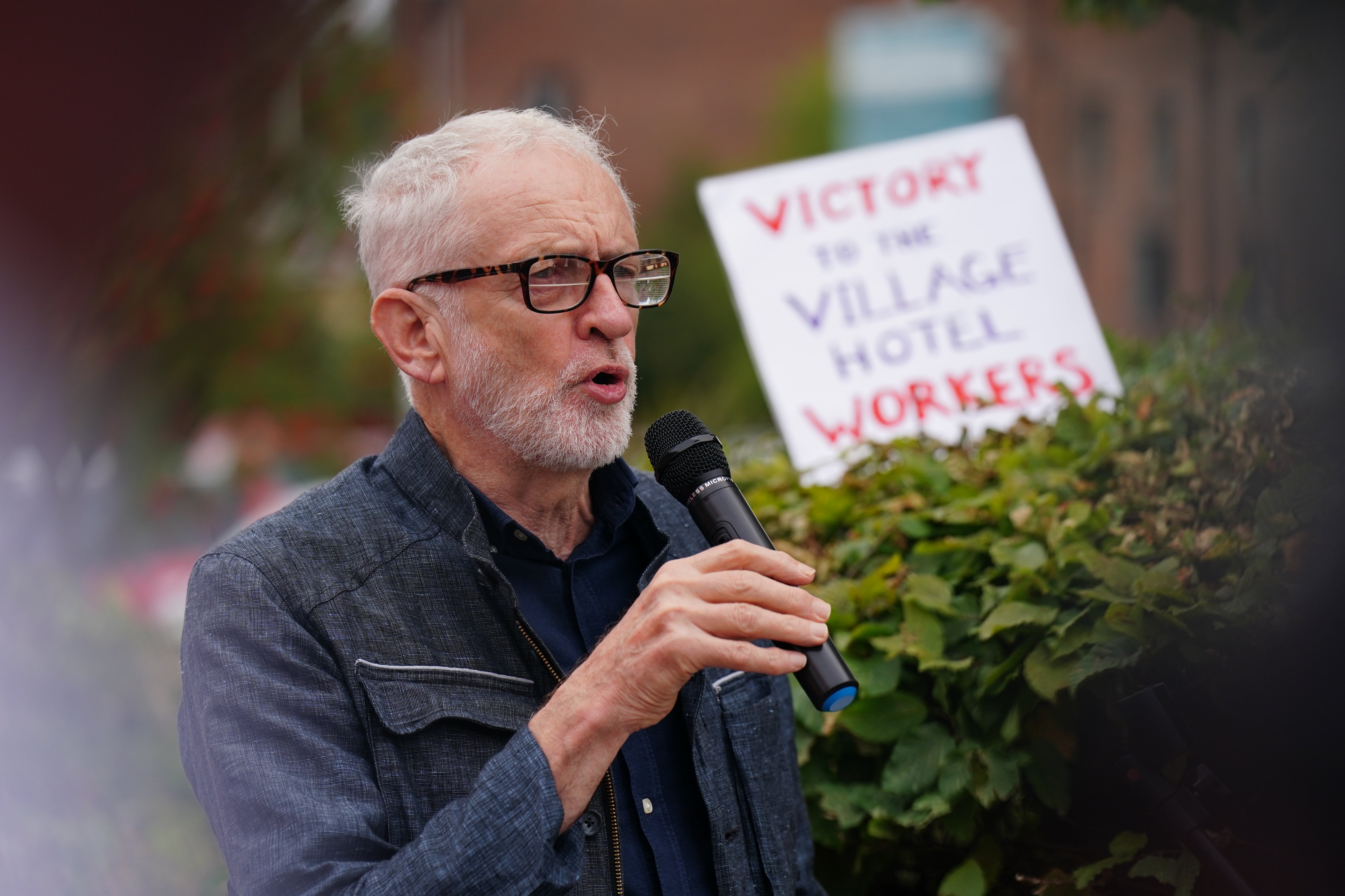 Corbyn, who was giving a speech in support of Village Hotel workers in Glasgow on Friday, offered to reconcile with Sturgeon