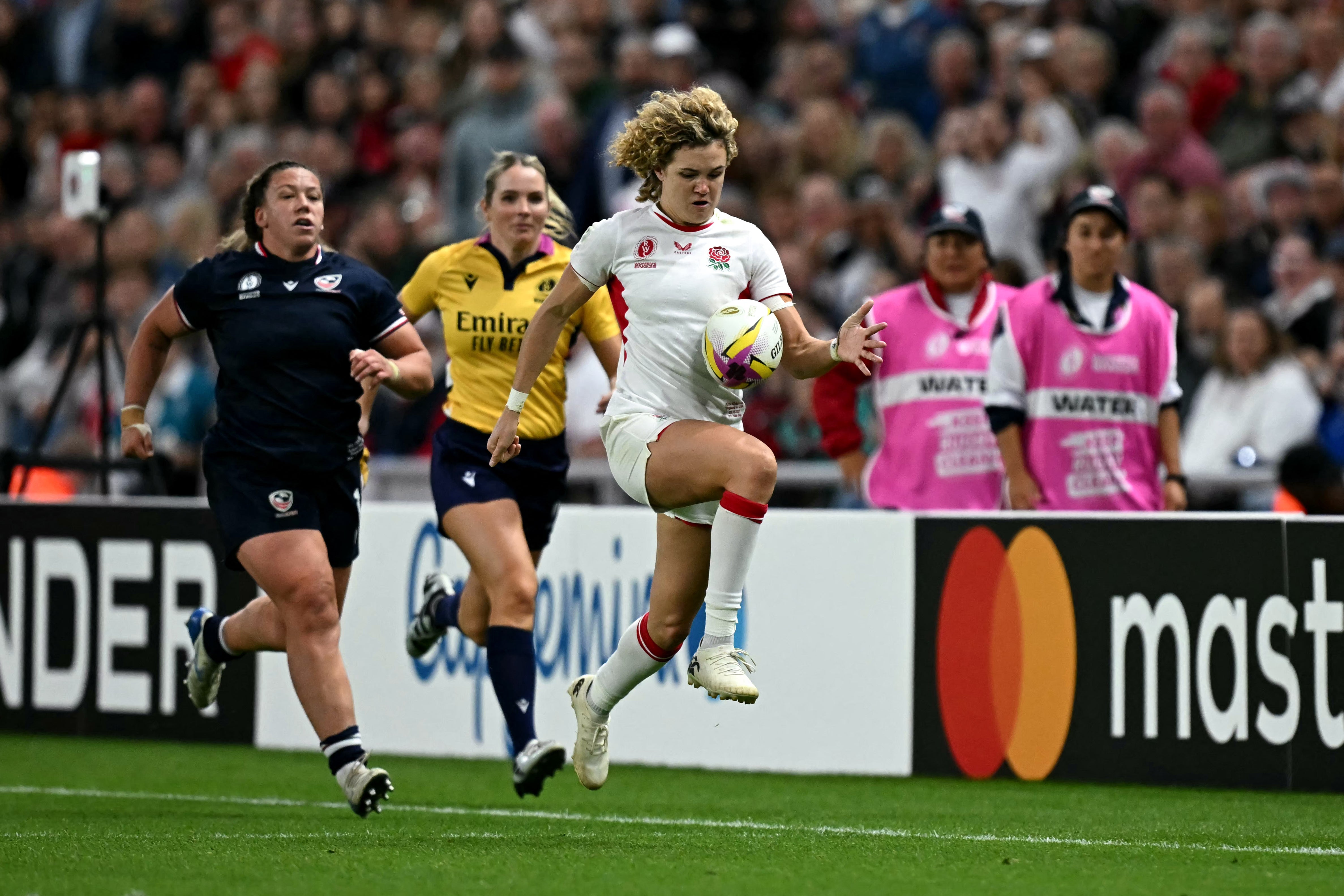 Ellie Kildunne paid tribute to England’s forwards after a big win