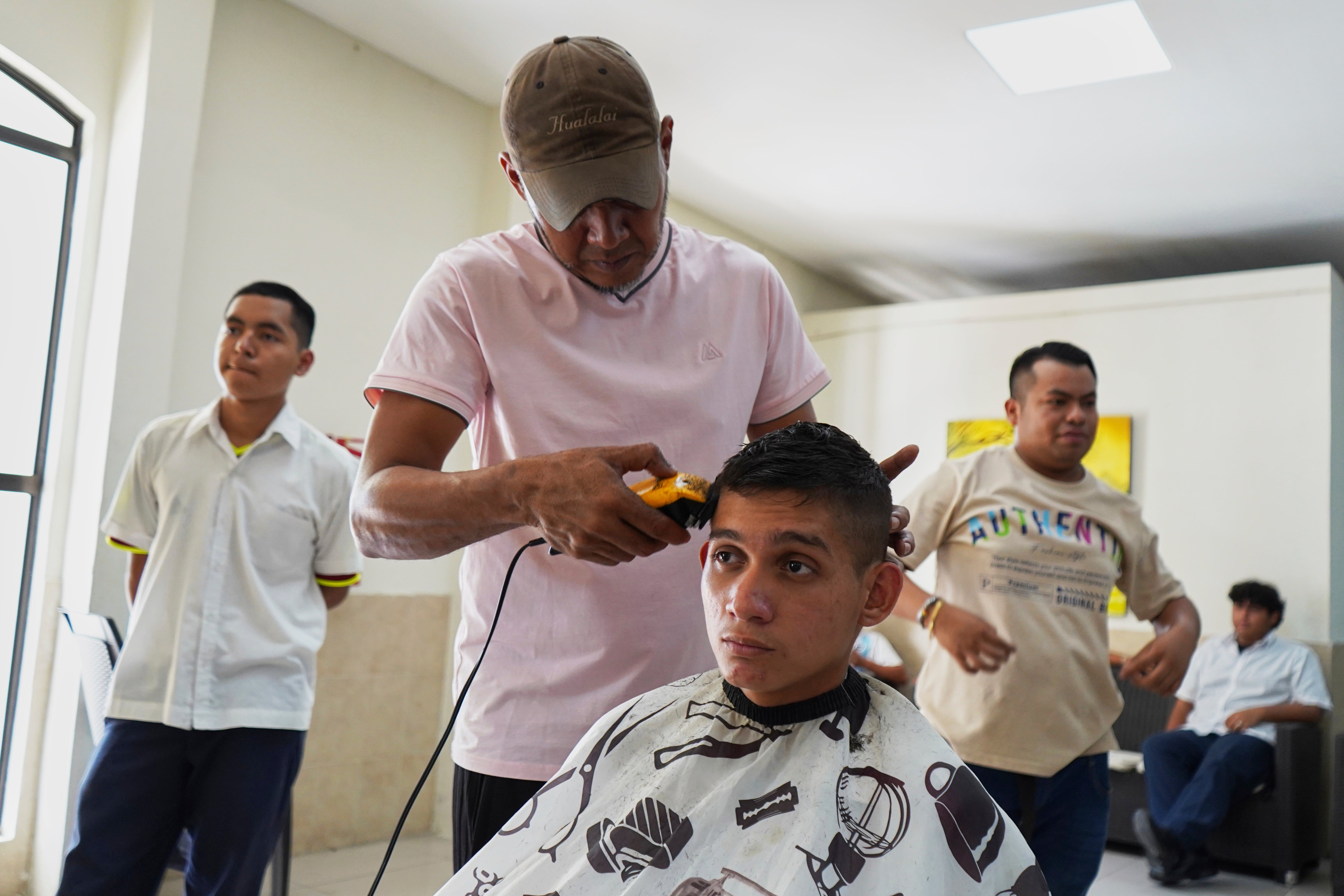 El Salvador Schools Haircuts