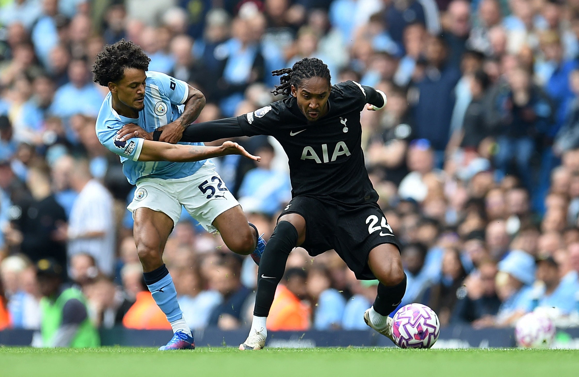 Spence holds off Manchester City’s Oscar Bobb in Tottenham’s win at the Etihad