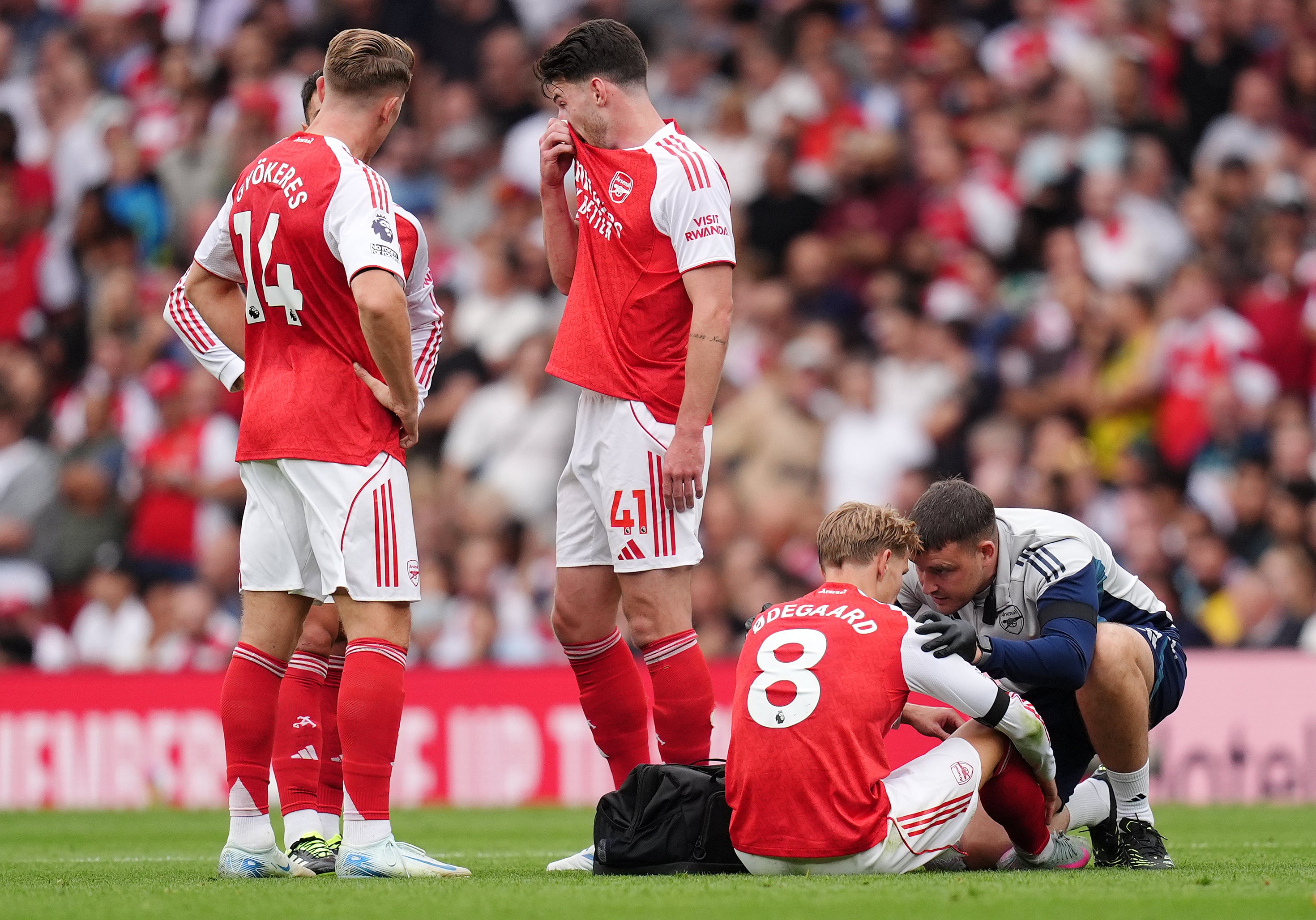 Kapitán Arsenal Martin Odegaard (vpravo) byl také zraněn proti Leedsu (John Walton/PA)