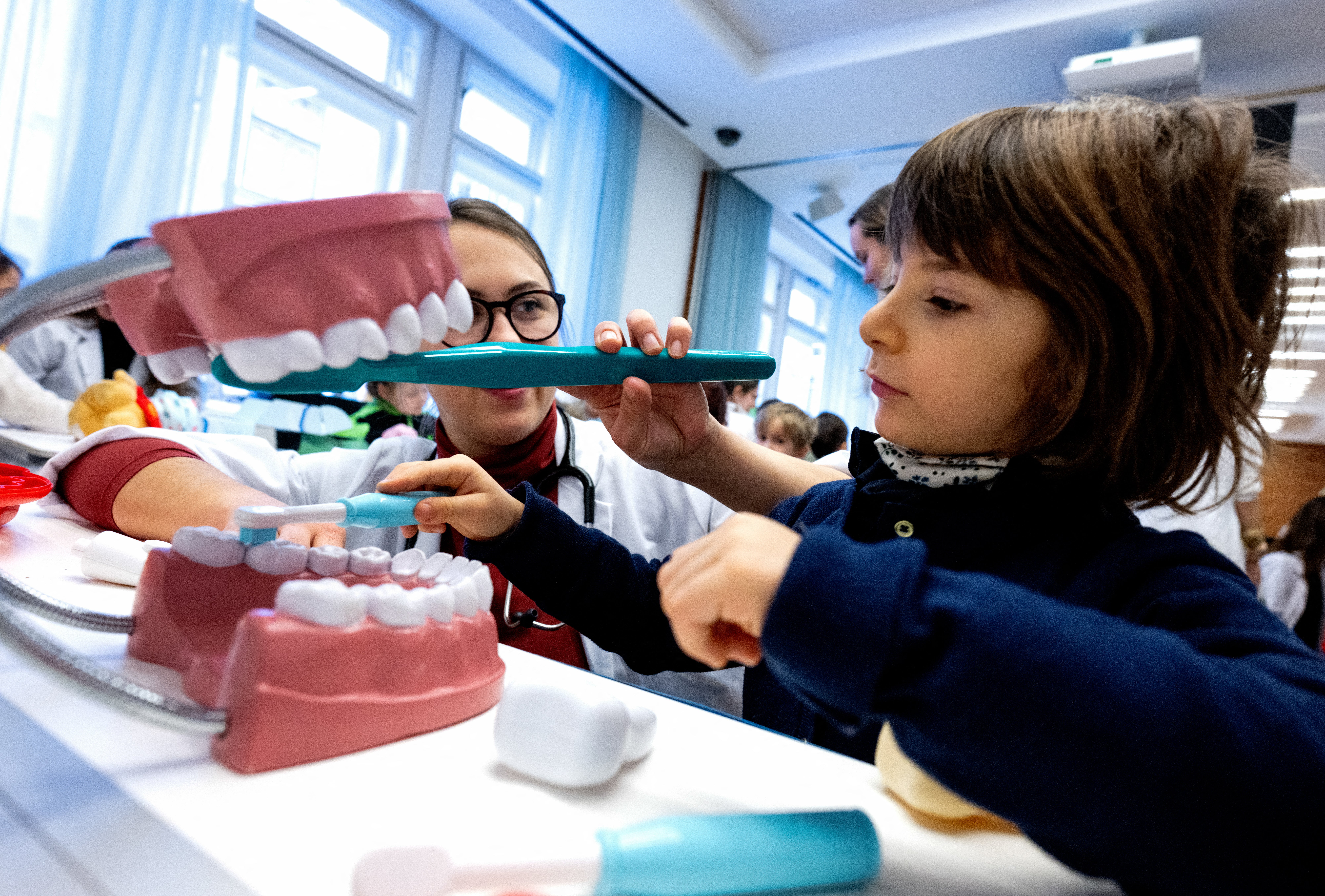 Você espalha os dentes da maneira certa? Dentistas dizem que sempre há espaço para melhorias