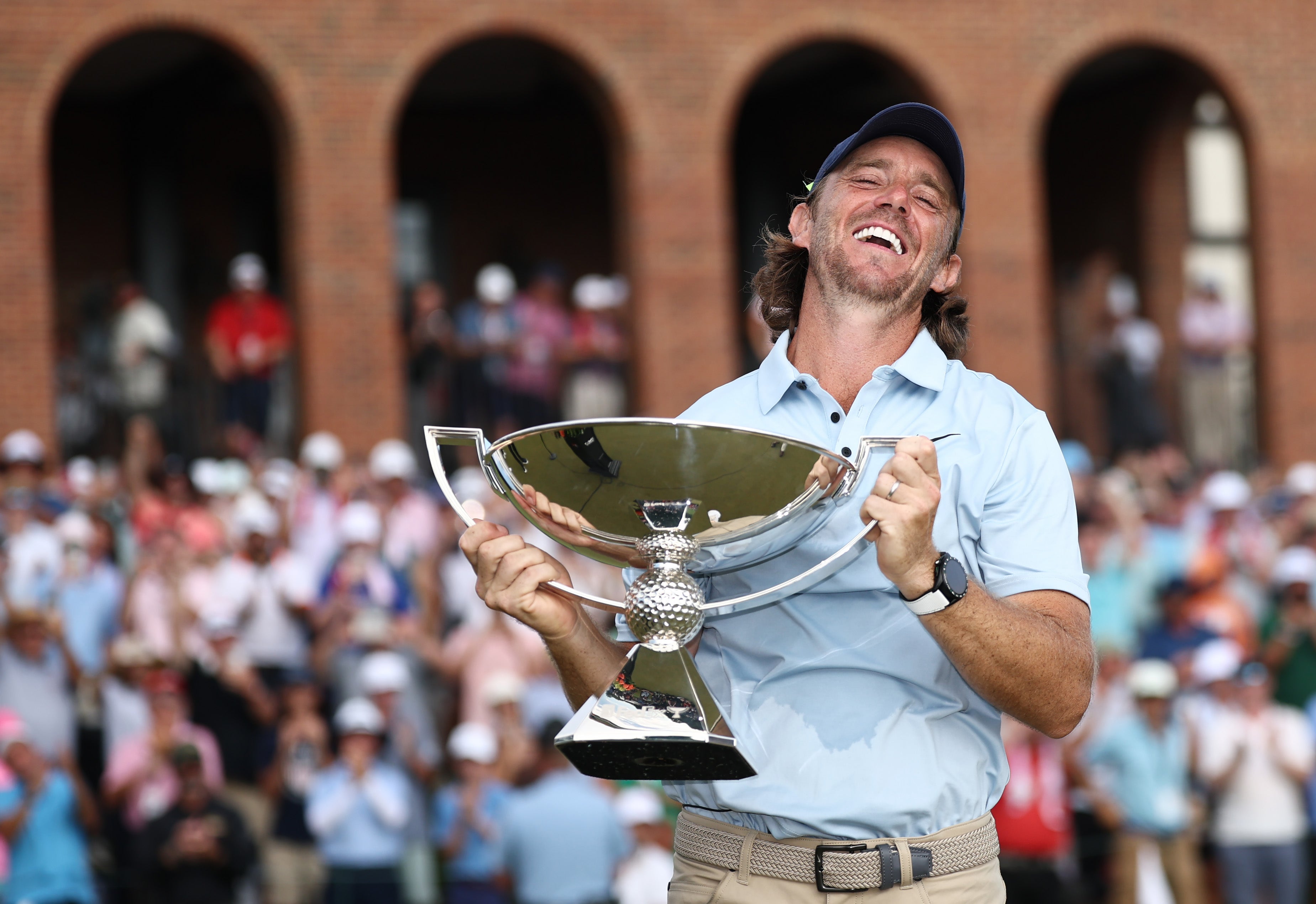Tommy Fleetwood slaví trofej FedEx Cup