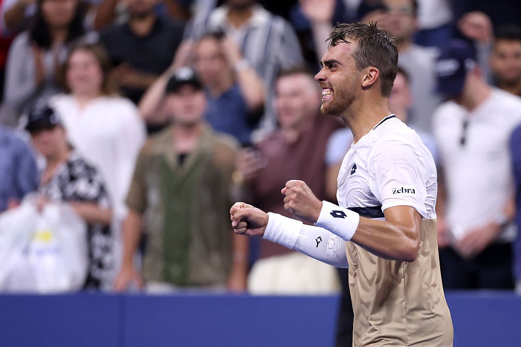 Bonzi zvítězil uprostřed divokých scén v New Yorku
