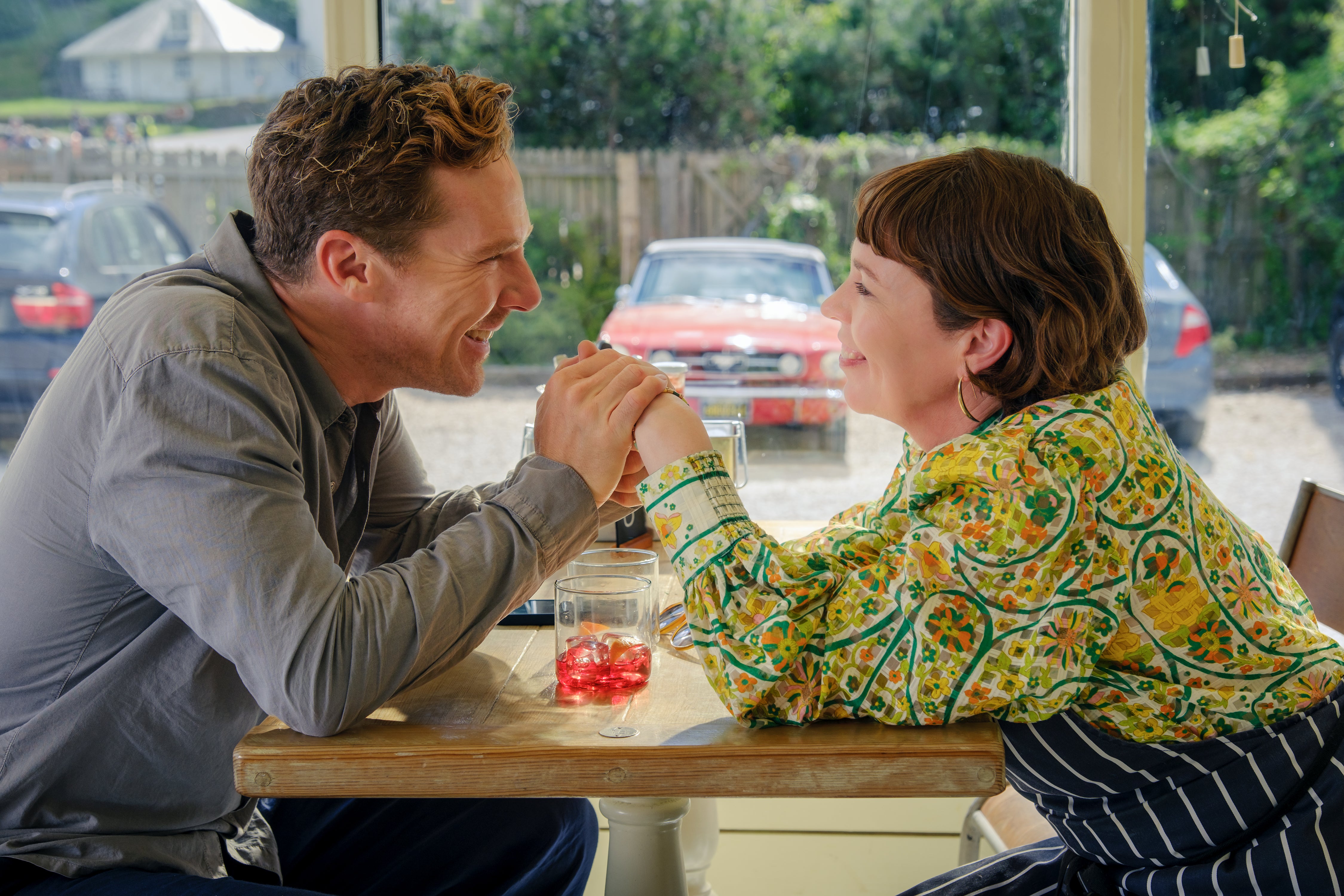 The Roses review – Olivia Colman and Benedict Cumberbatch are relentlessly entertaining