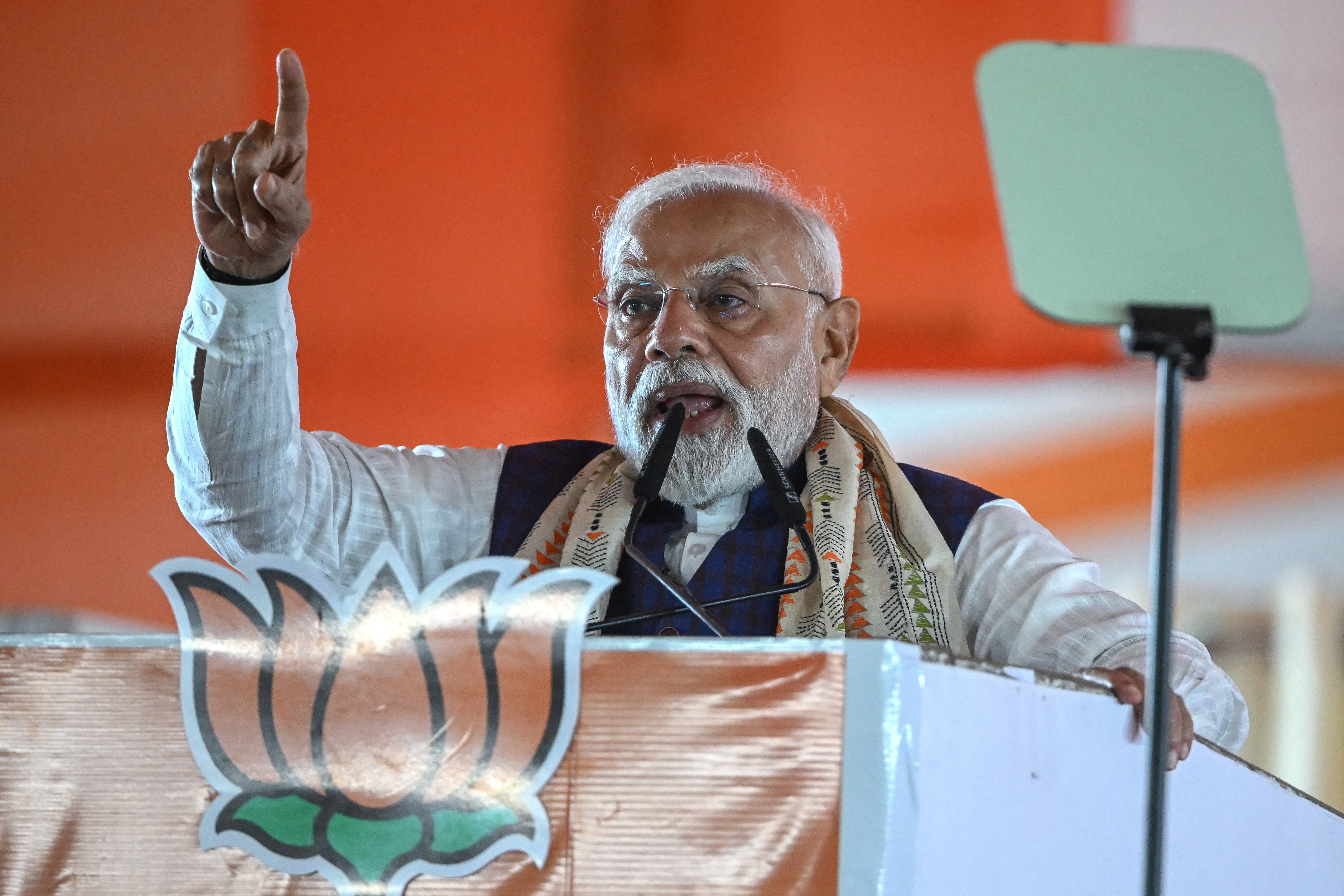 Narendra Modi addresses a public meeting after inaugurating three metro rail projects in Kolkata on 22 August 2025