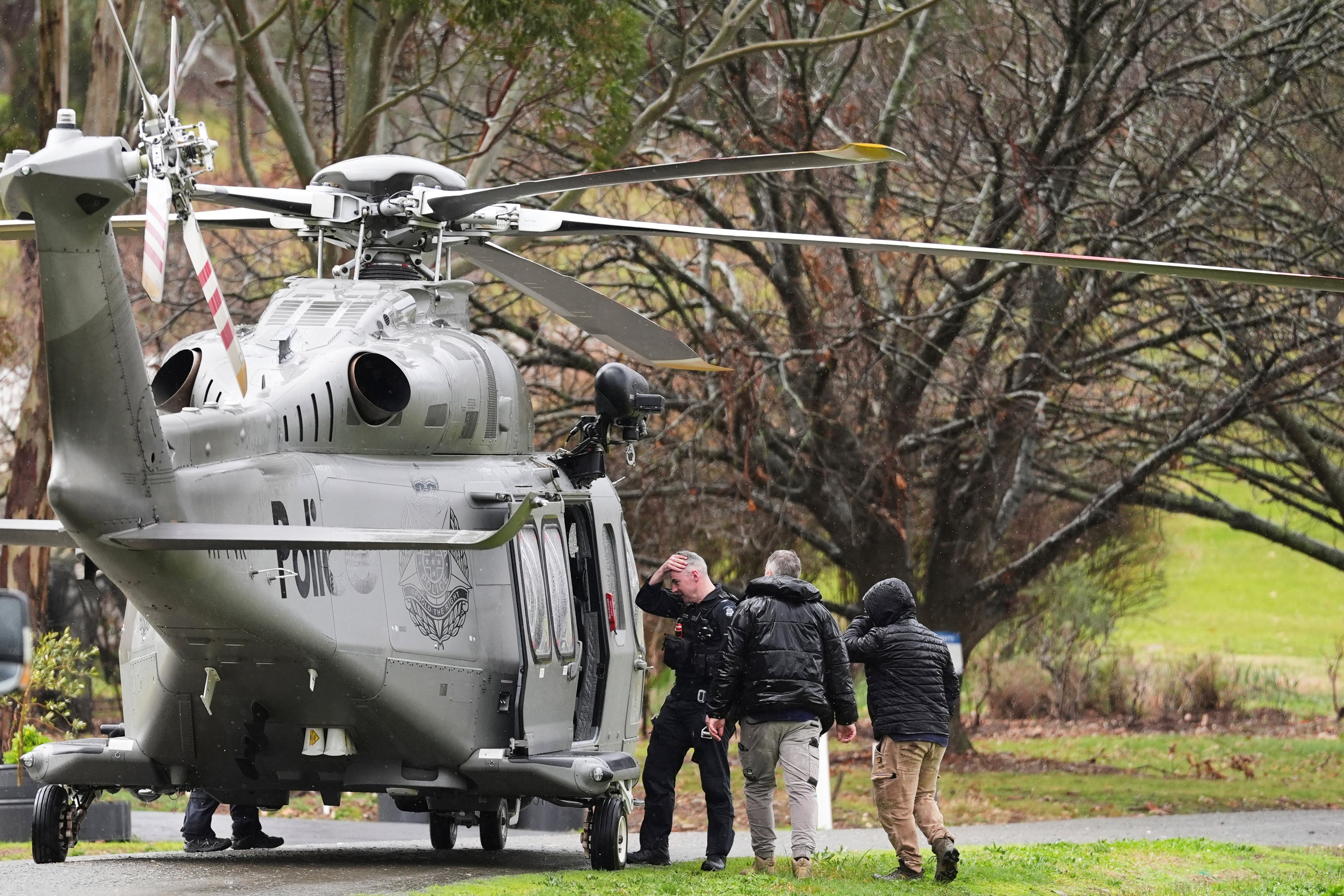 Police board a helicopter in Porepunkah, Victoria, on 27 August 2025