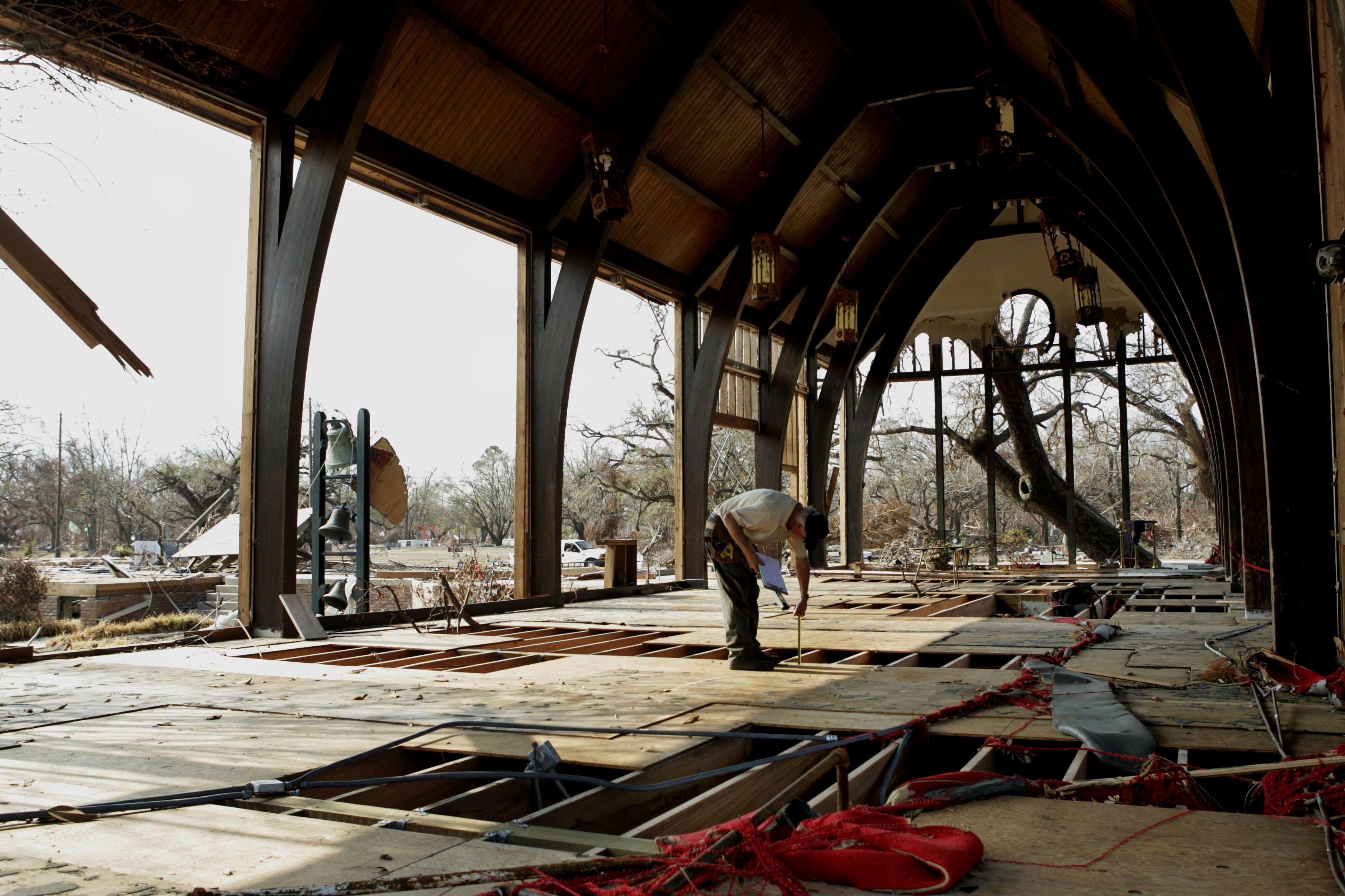 ABC's Robin Roberts retraces her post-Hurricane Katrina journey back to hometown