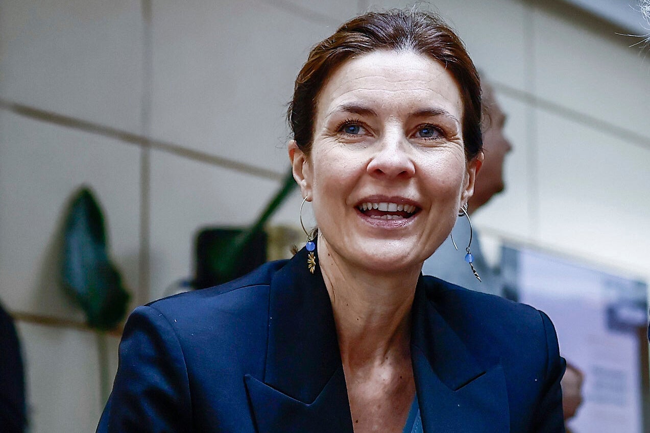 Italy Women Unauthorized Postings