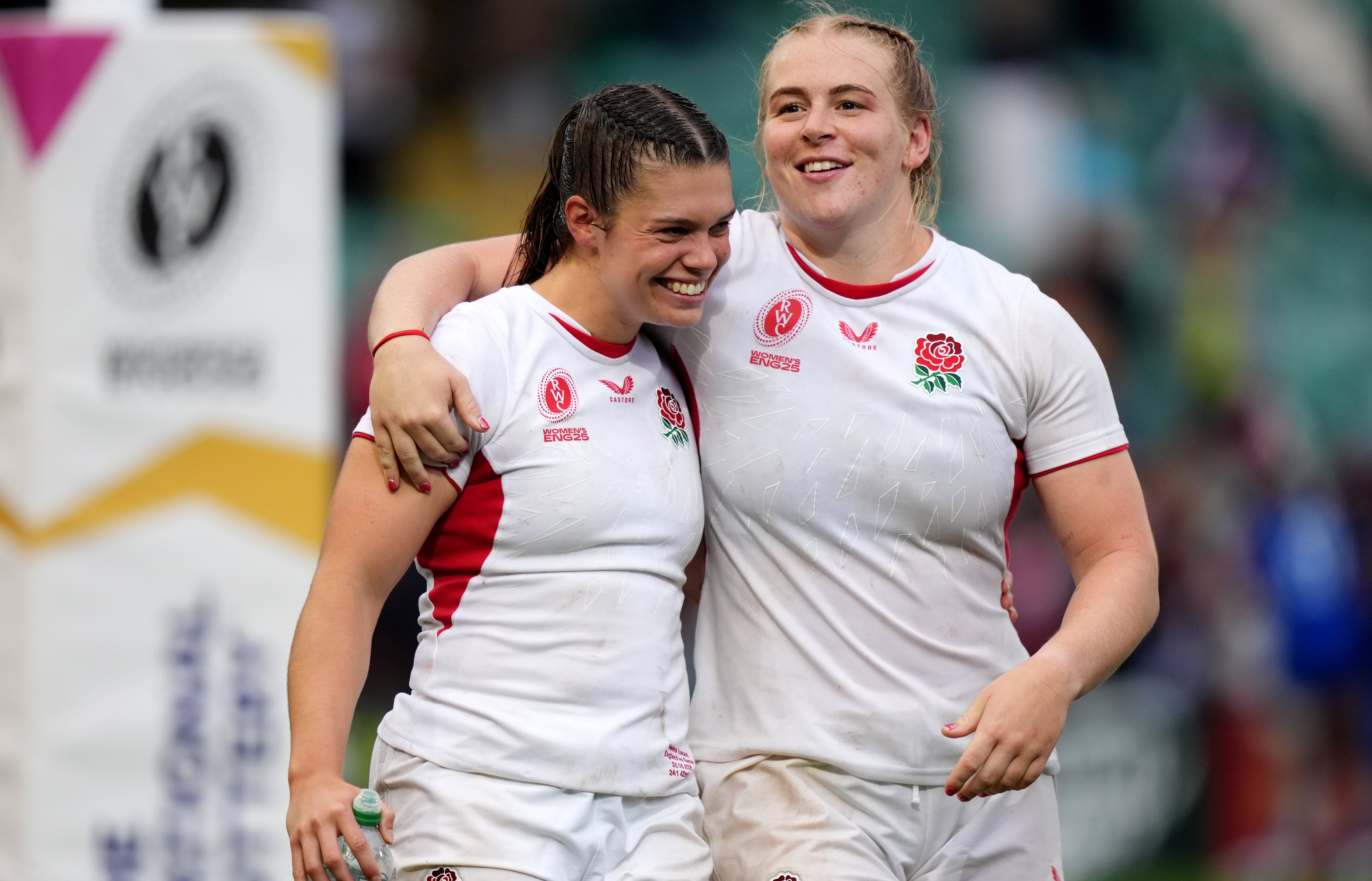 Helena Rowland, vlevo a Abi Burton