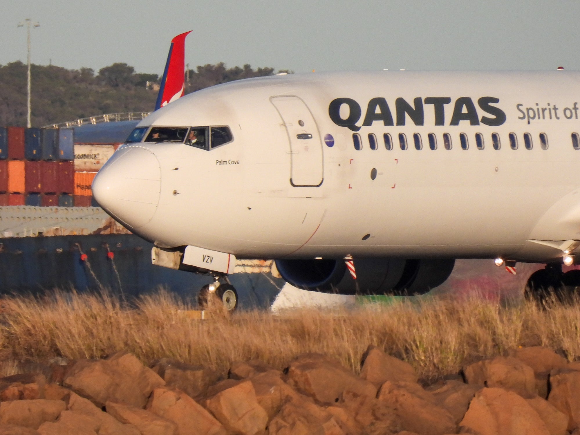 Qantas pilots may have to be clean-shaven in the cockpit