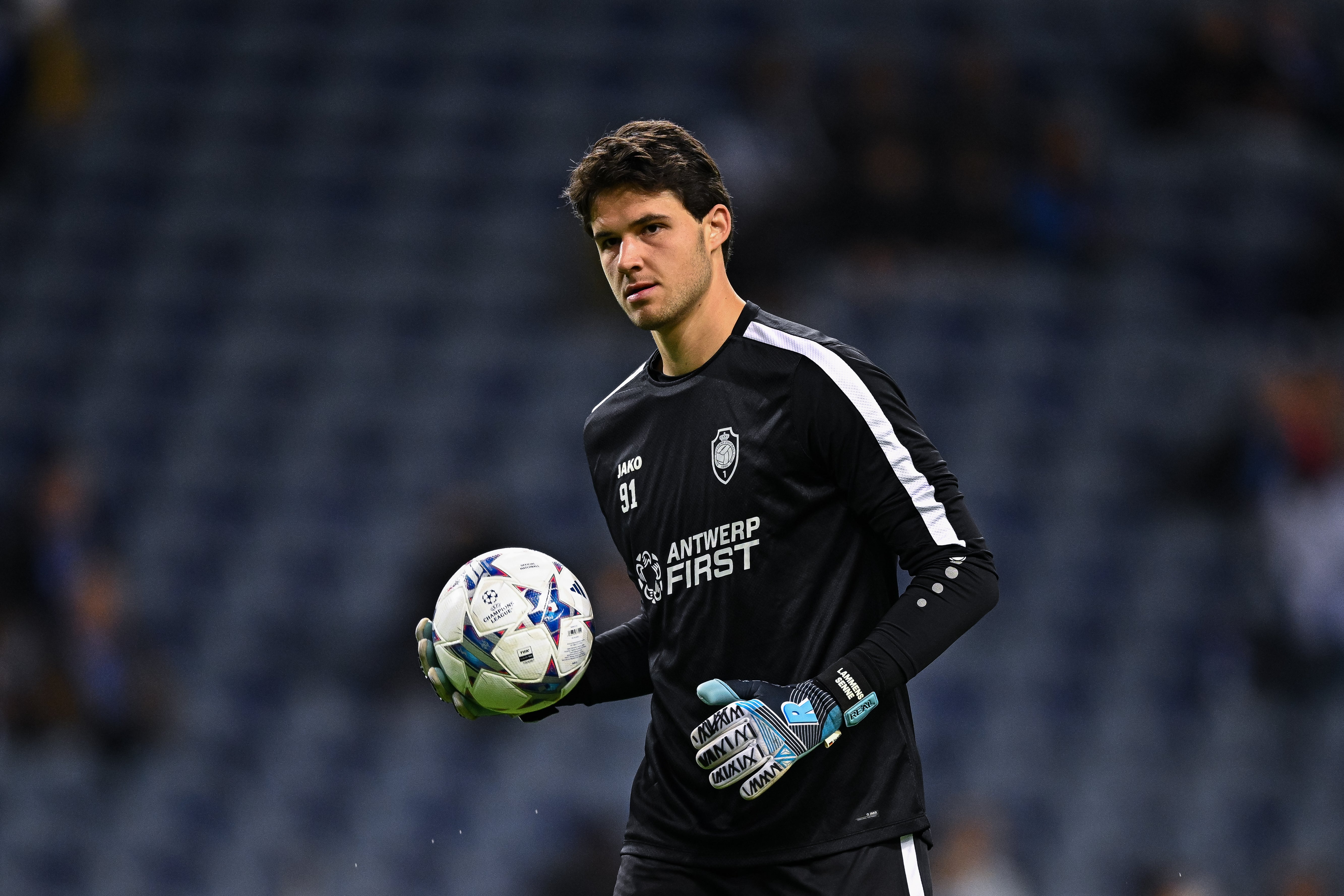 <p>Senne Lammens has played one full season for Royal Antwerp</p>