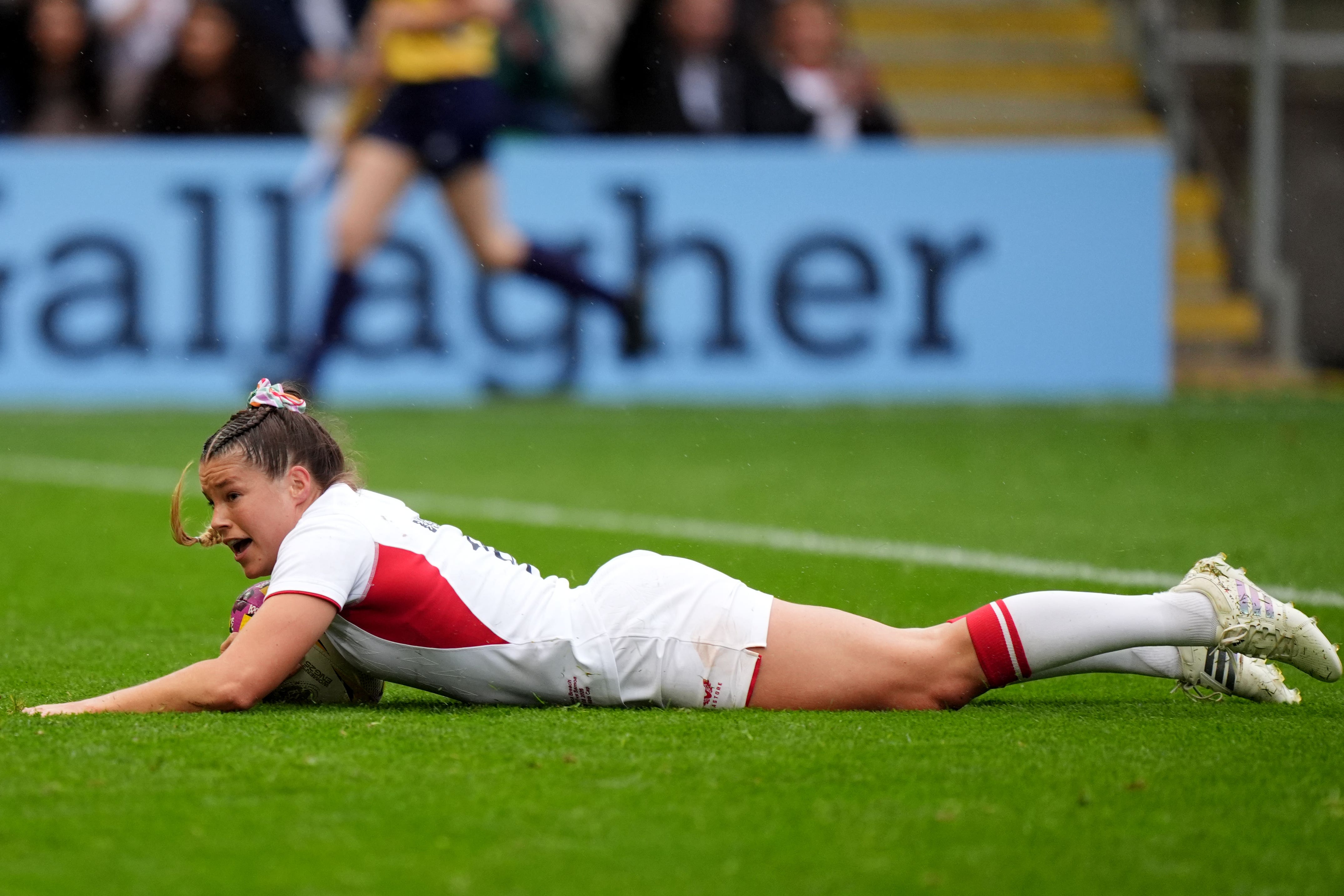 Jess Breach bagged a hat-trick of tries against Samoa
