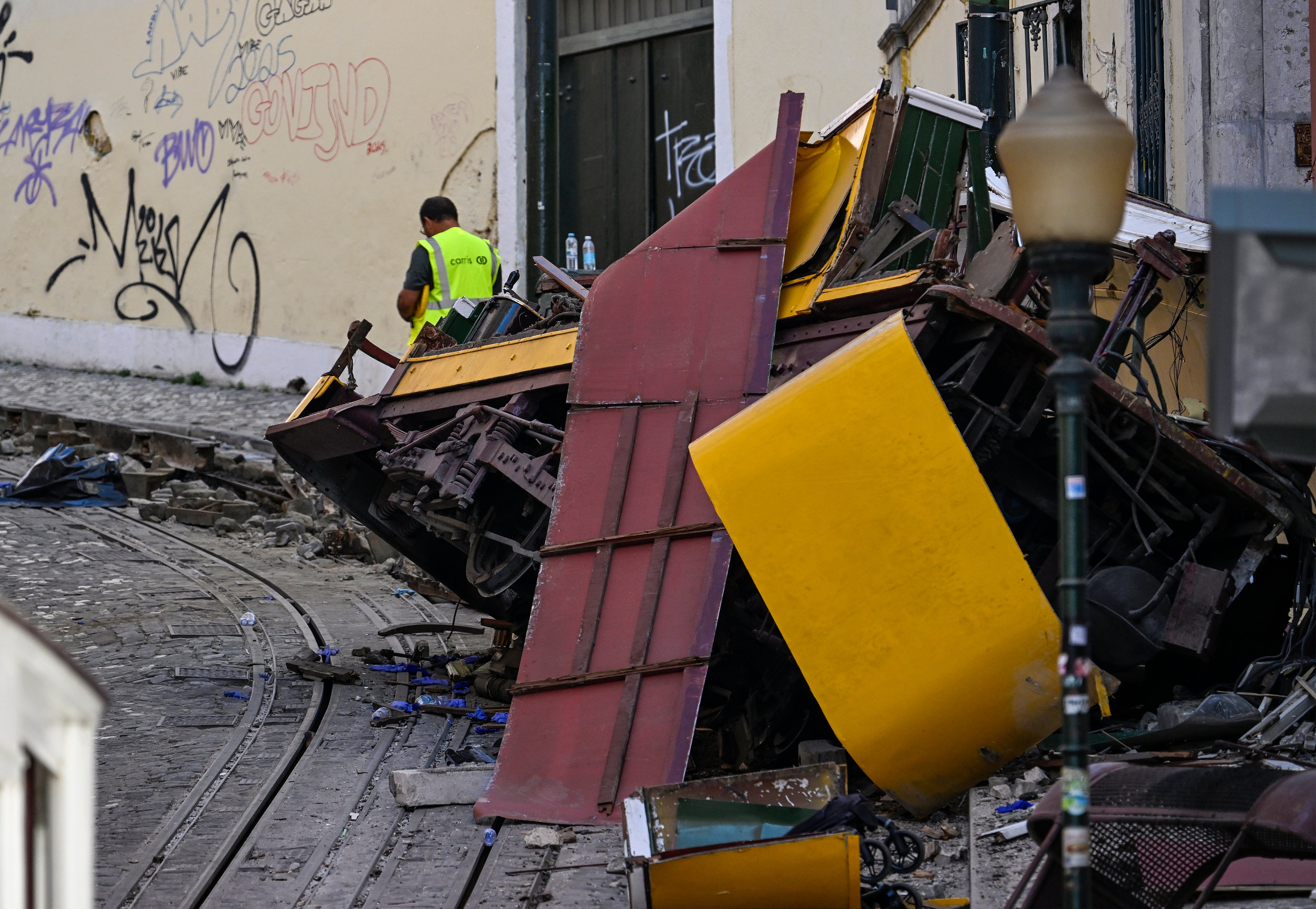 Carris personnel inspect the area surrounding the wrecked Gloria funicular on 4 September 2025