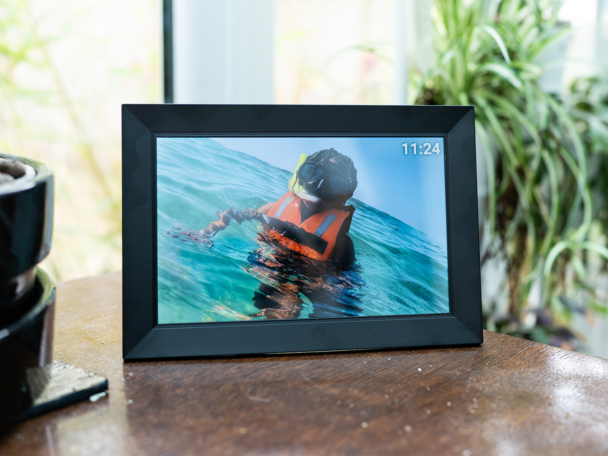 Best digital photo frame IndyBest review Frameo wifi digital photo frame 112K