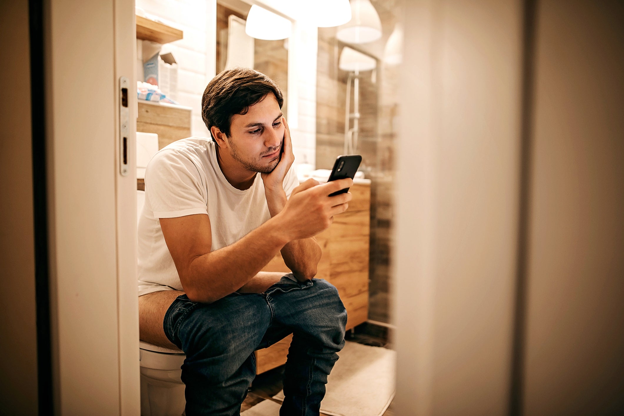 Bathroom phone users spend longer in the loo than other people